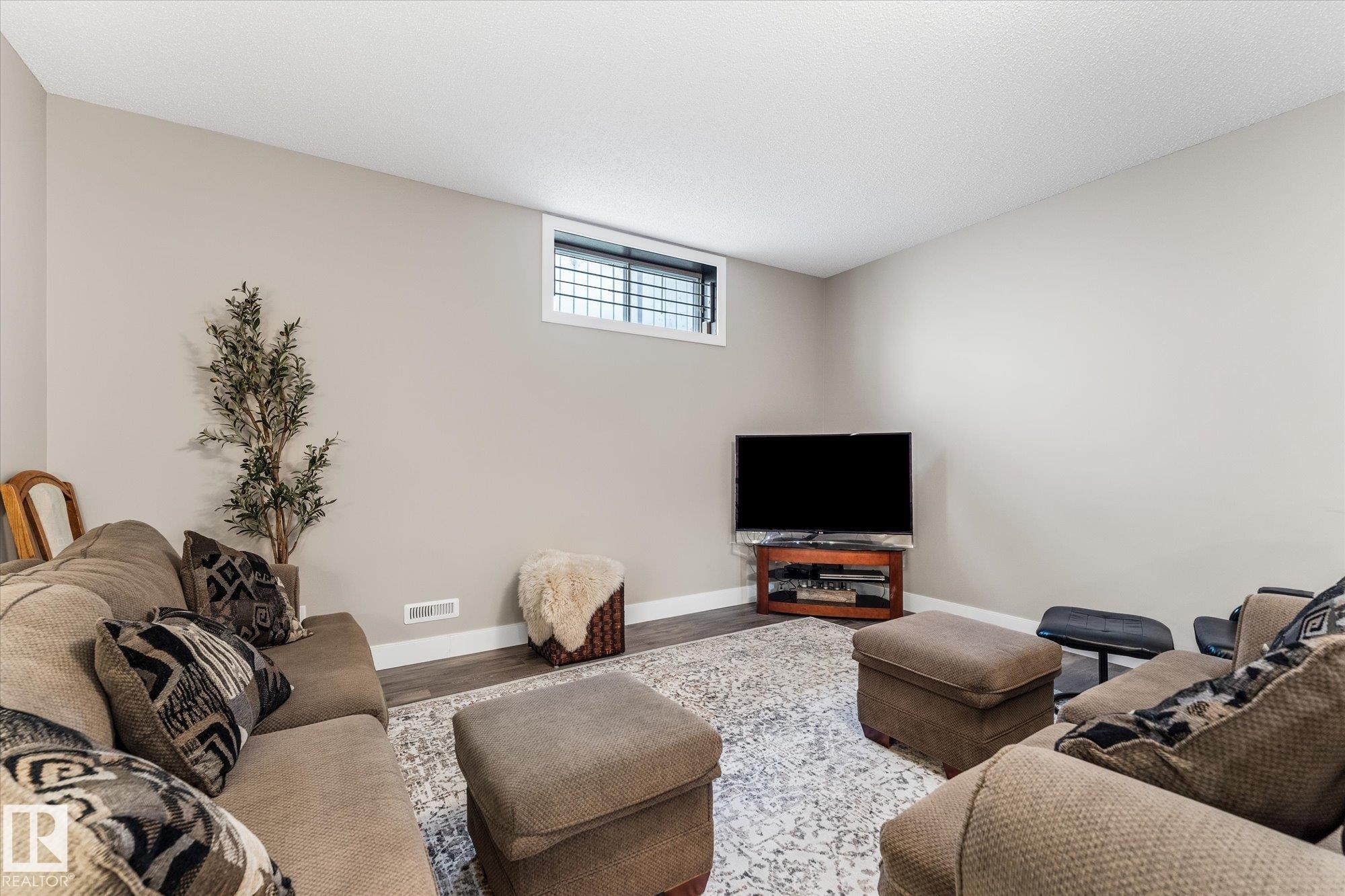 9504 139 Avenue Nw, Edmonton, AB