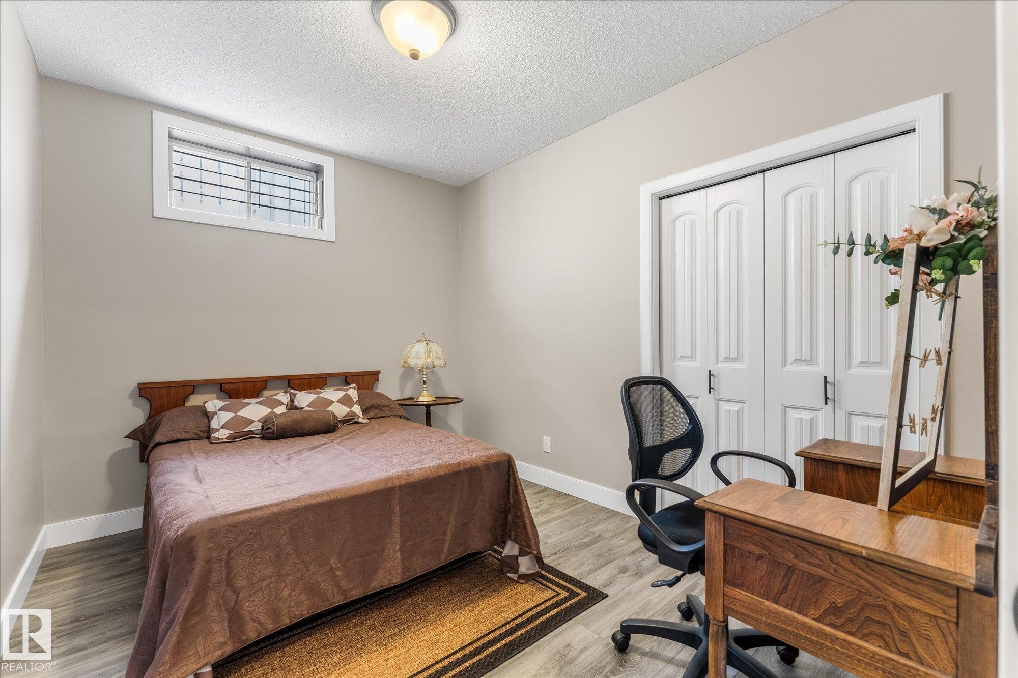 9504 139 Avenue Nw, Edmonton, AB