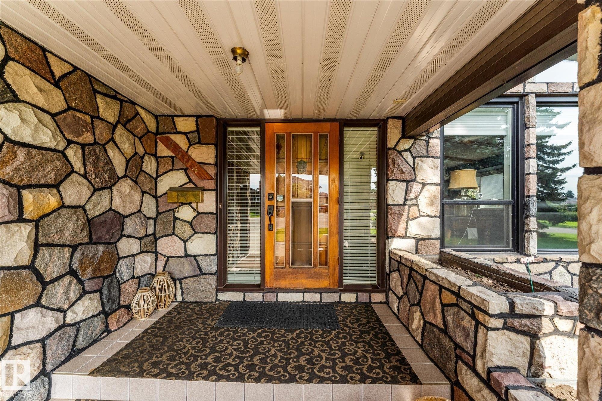9504 139 Avenue Nw, Edmonton, AB