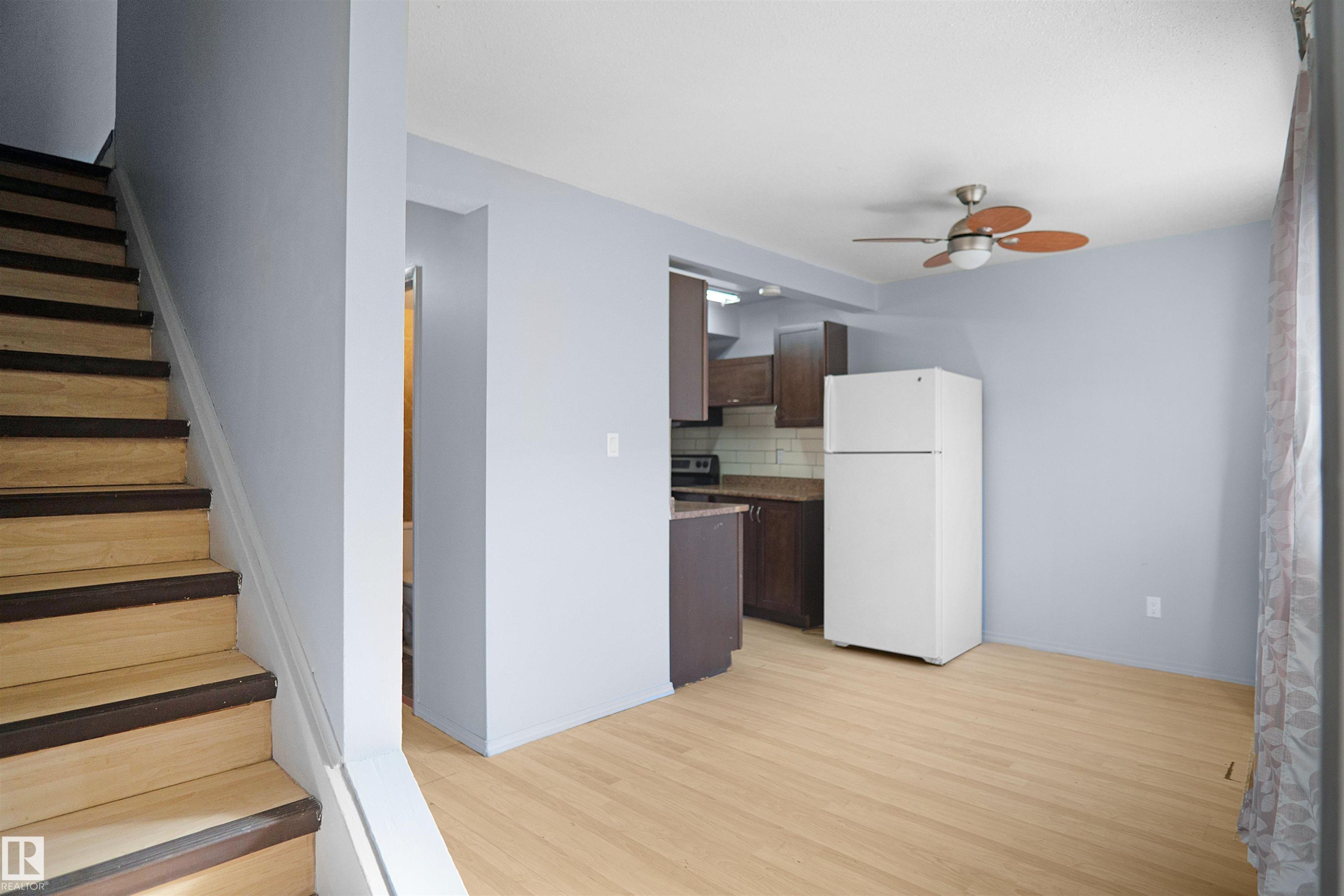 887 Abbottsfield Road Nw, Edmonton, AB - Indoor
