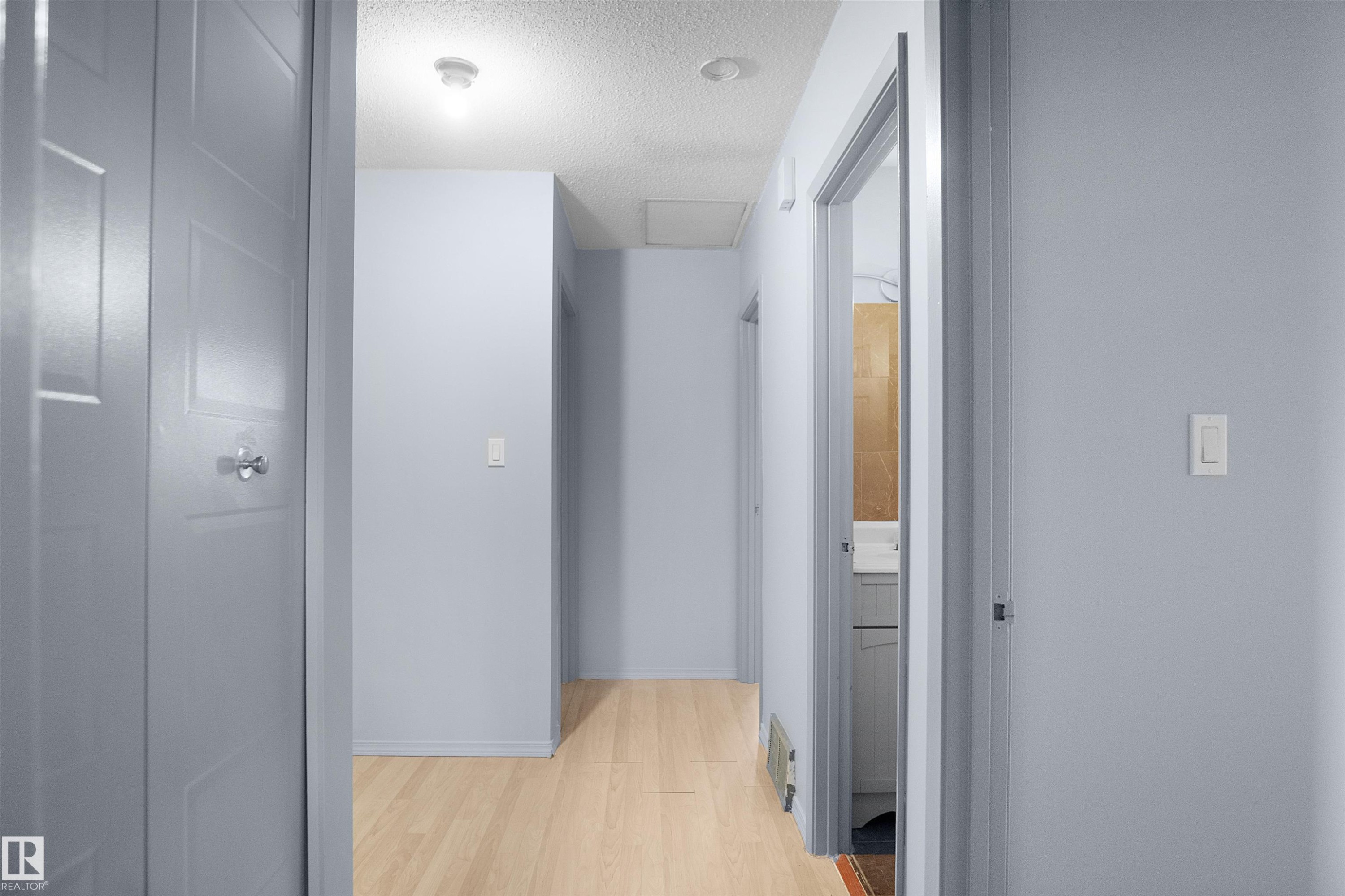 887 Abbottsfield Road Nw, Edmonton, AB - Indoor Photo Showing Other Room