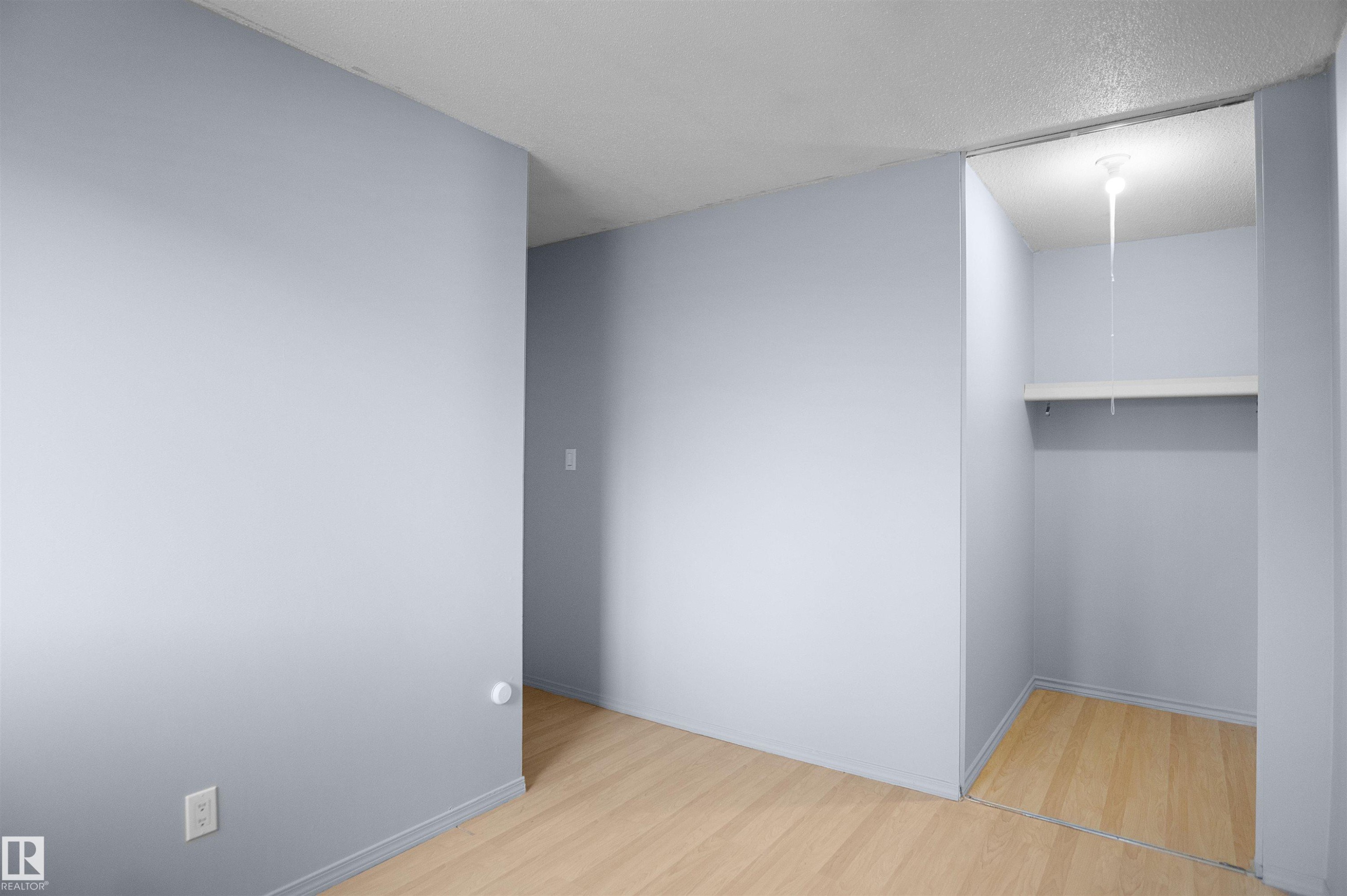 887 Abbottsfield Road Nw, Edmonton, AB - Indoor Photo Showing Other Room