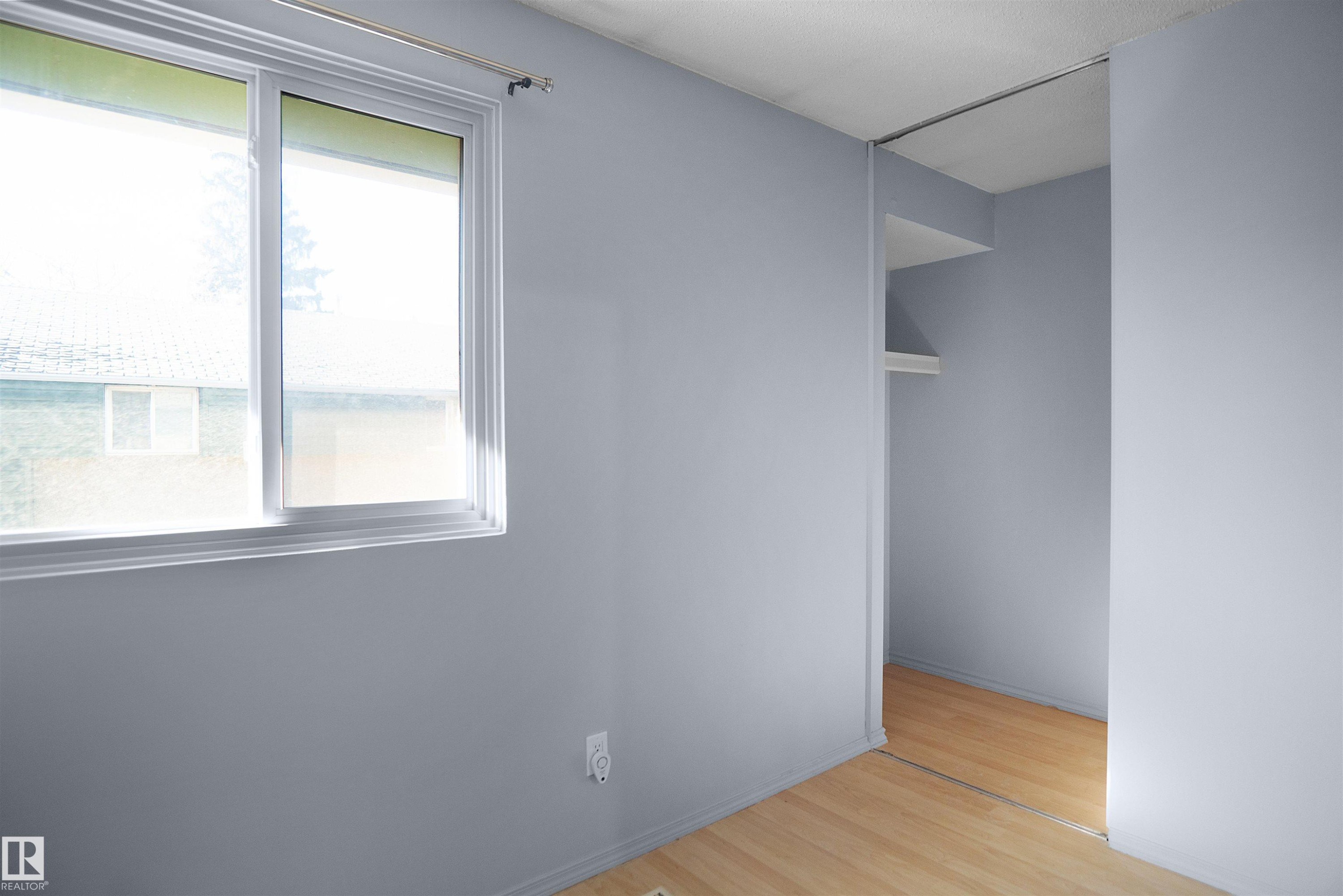 887 Abbottsfield Road Nw, Edmonton, AB - Indoor Photo Showing Other Room