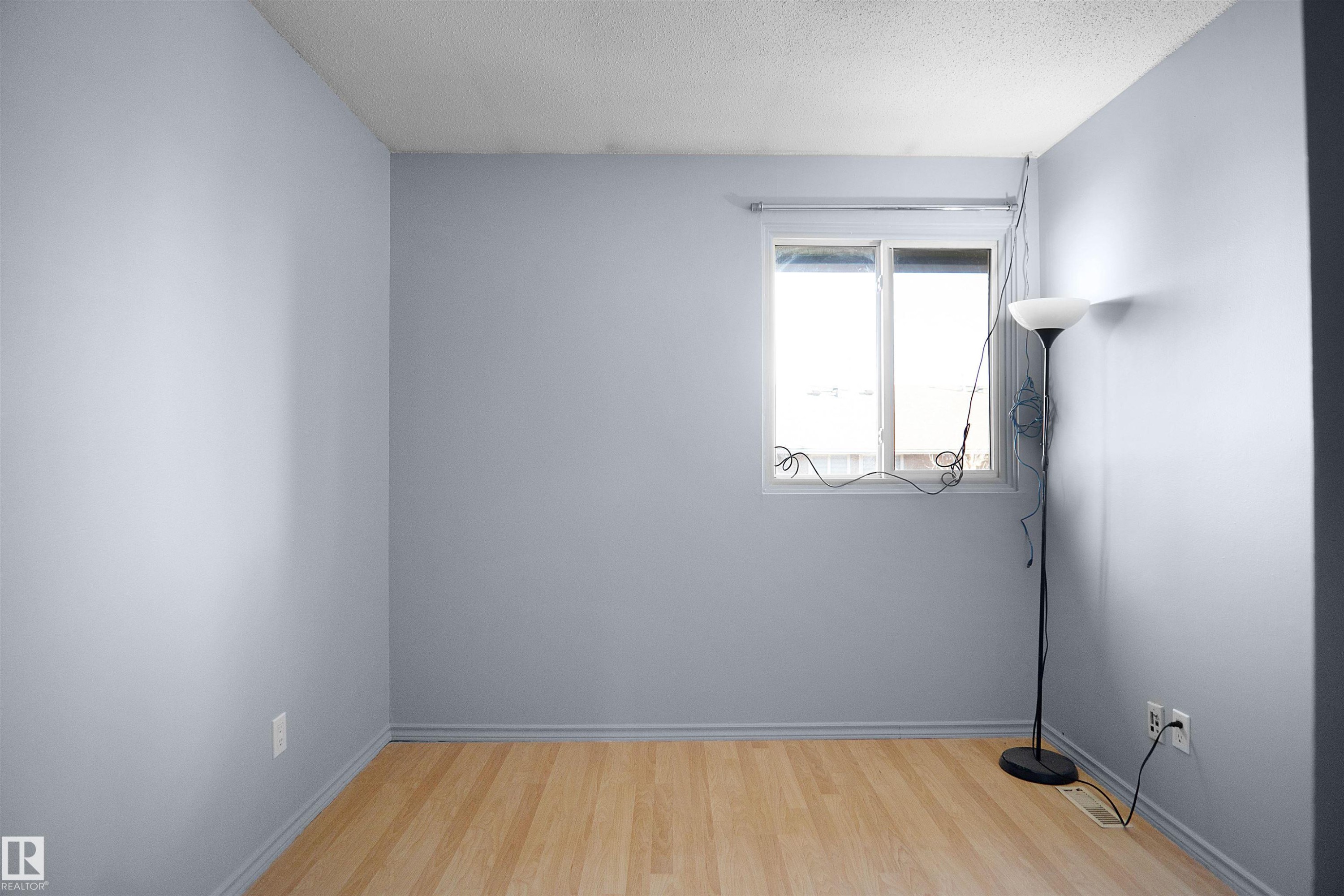 887 Abbottsfield Road Nw, Edmonton, AB - Indoor Photo Showing Other Room