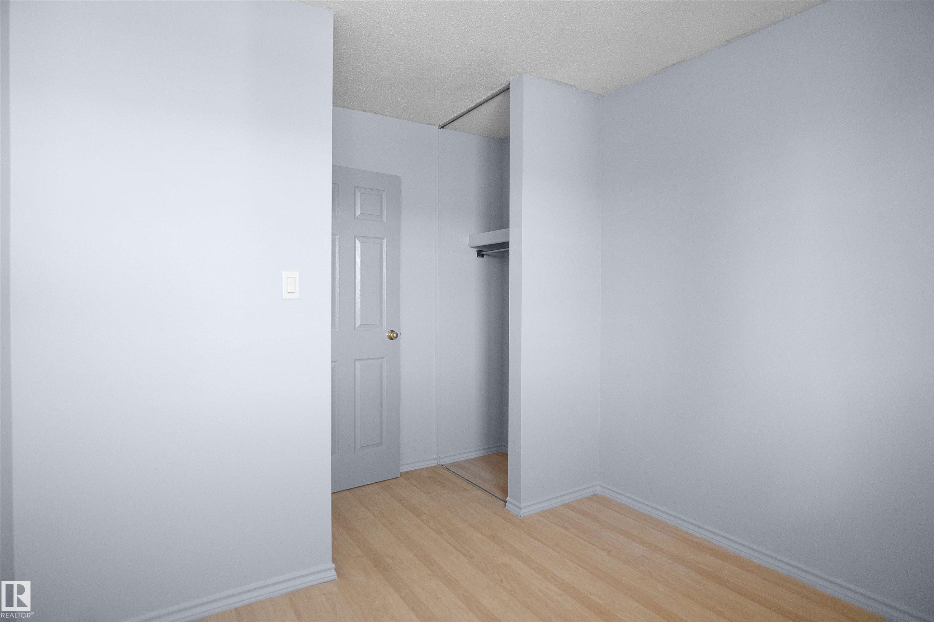 887 Abbottsfield Road Nw, Edmonton, AB - Indoor Photo Showing Other Room