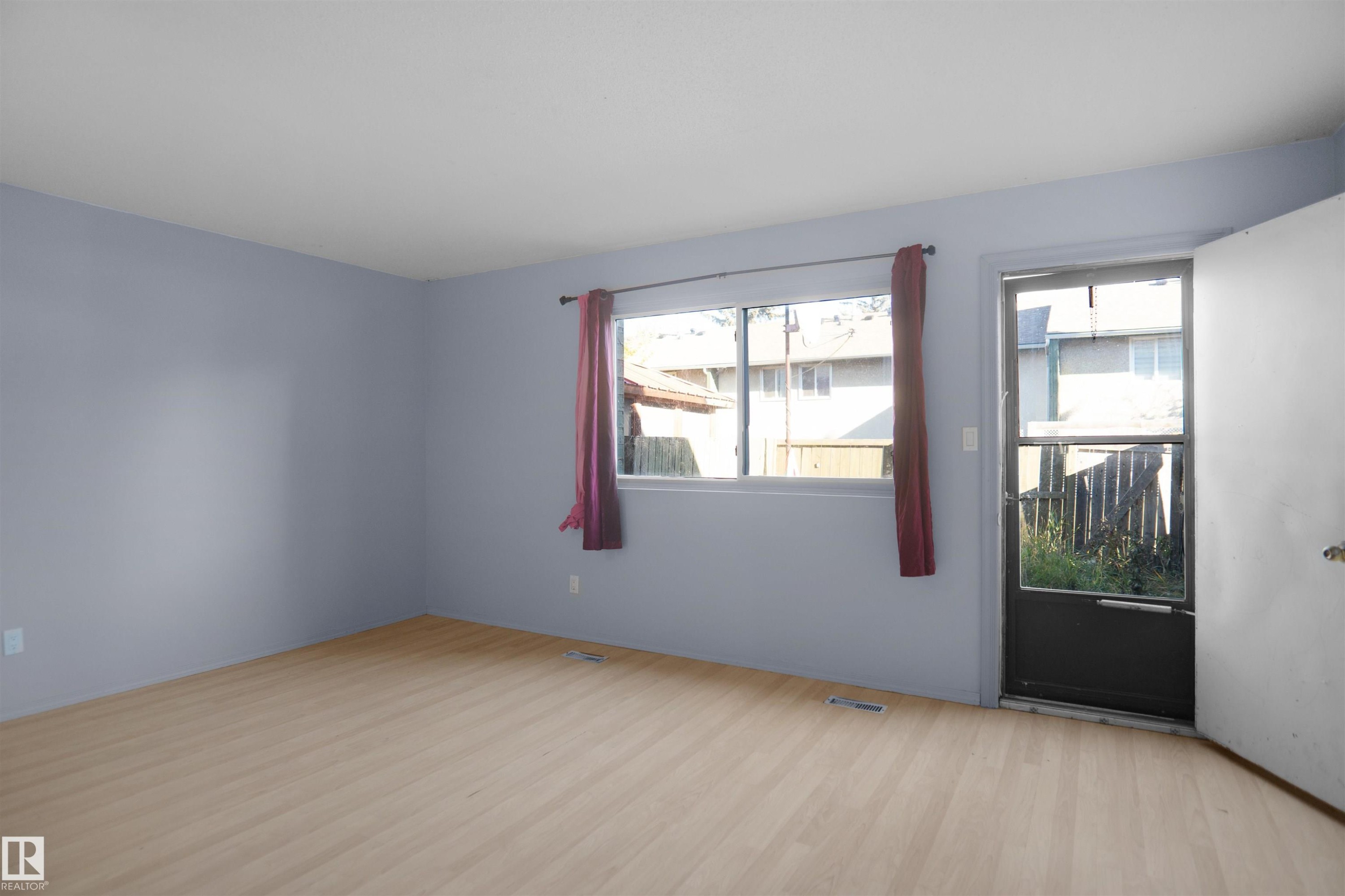 887 Abbottsfield Road Nw, Edmonton, AB - Indoor Photo Showing Other Room