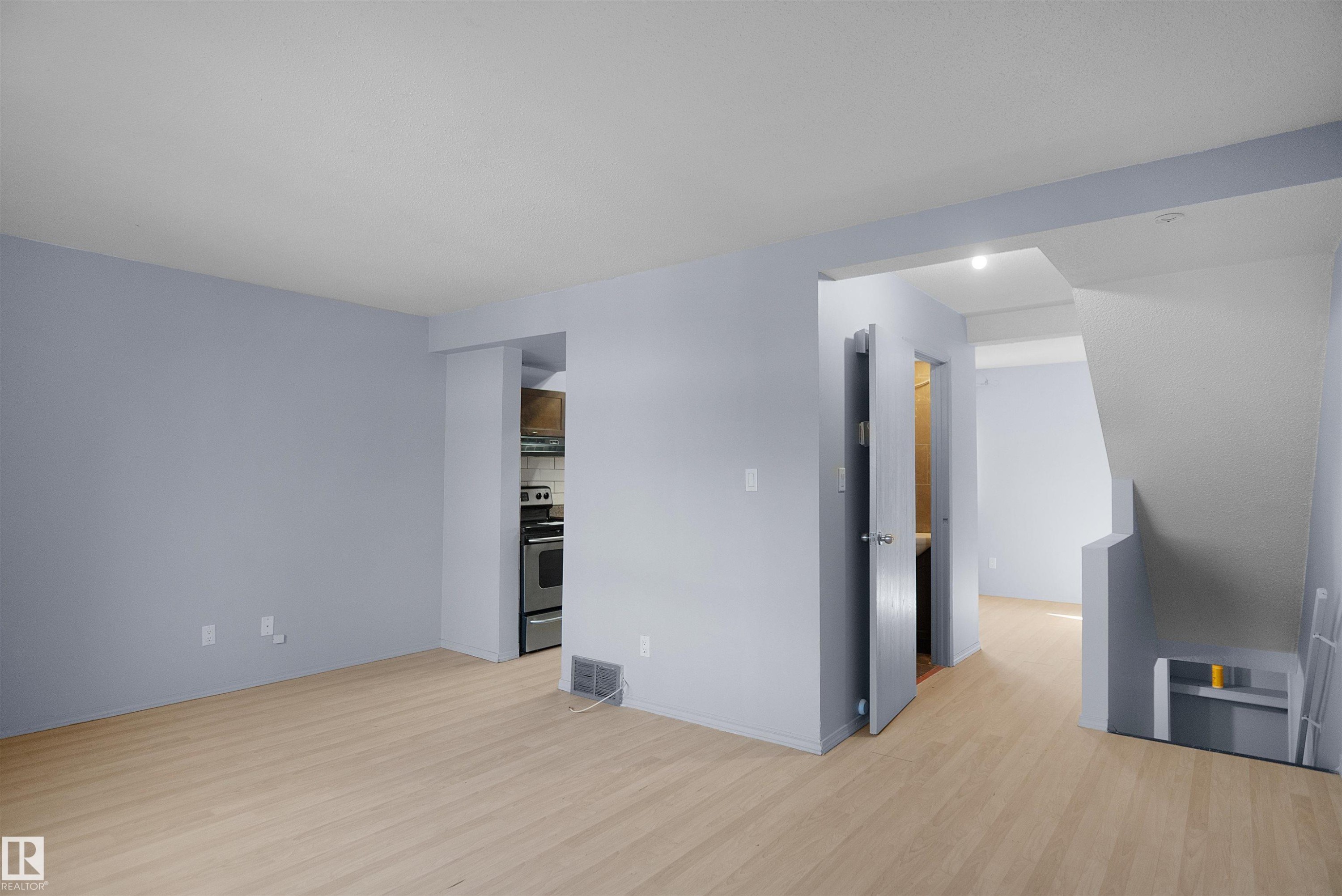 887 Abbottsfield Road Nw, Edmonton, AB - Indoor Photo Showing Other Room