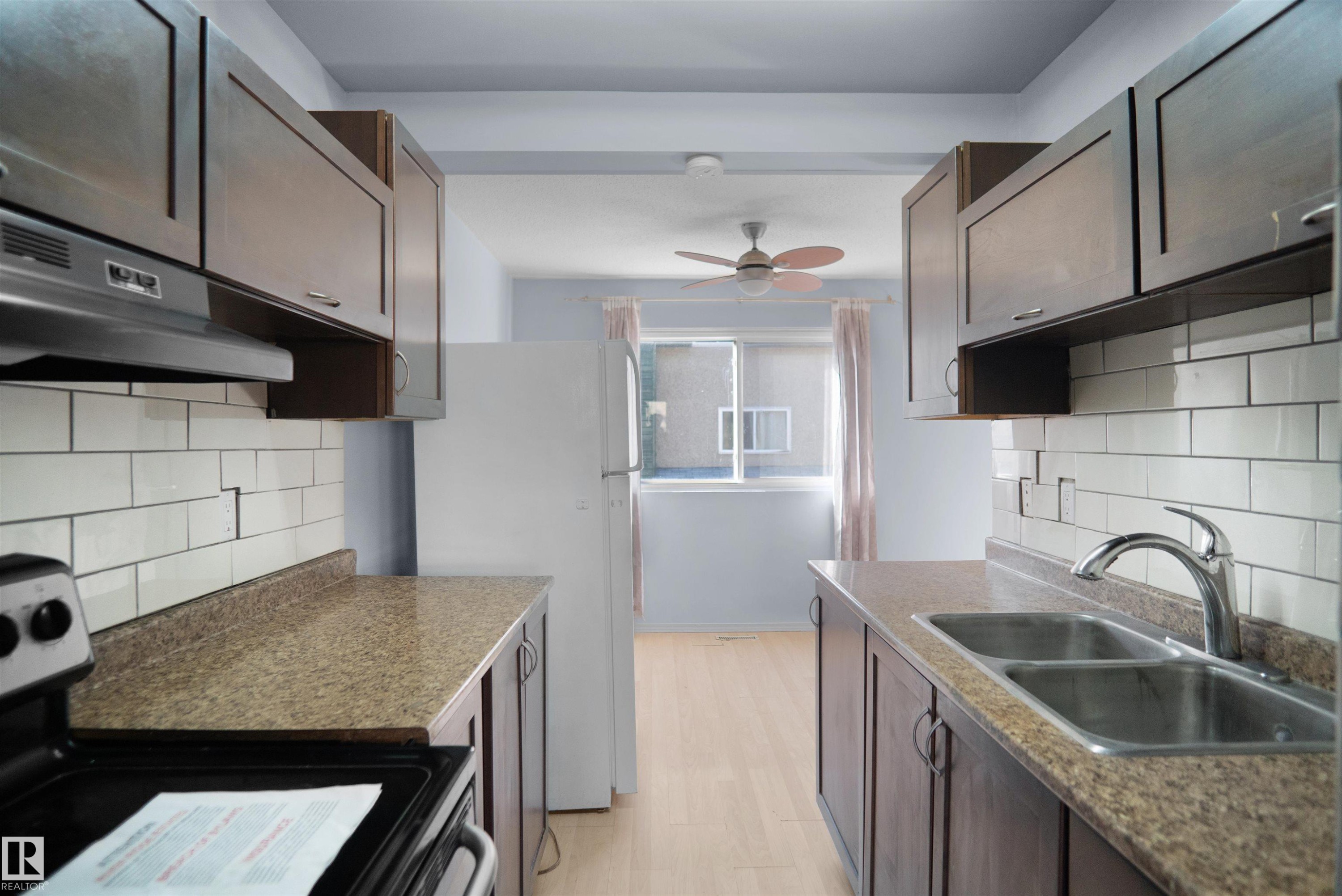 887 Abbottsfield Road Nw, Edmonton, AB - Indoor Photo Showing Kitchen With Double Sink