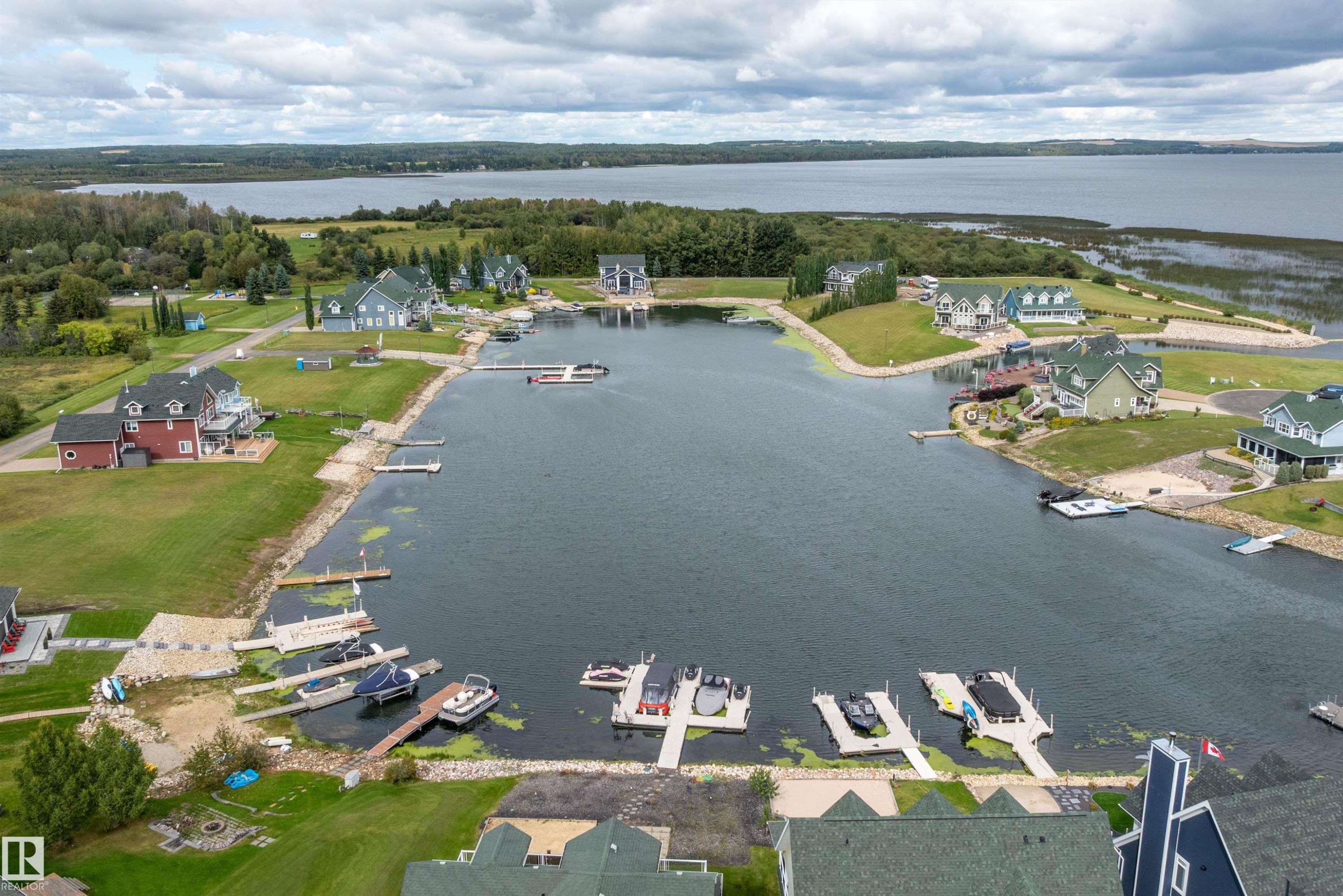 36 Sunset Harbour, Rural Wetaskiwin County, AB