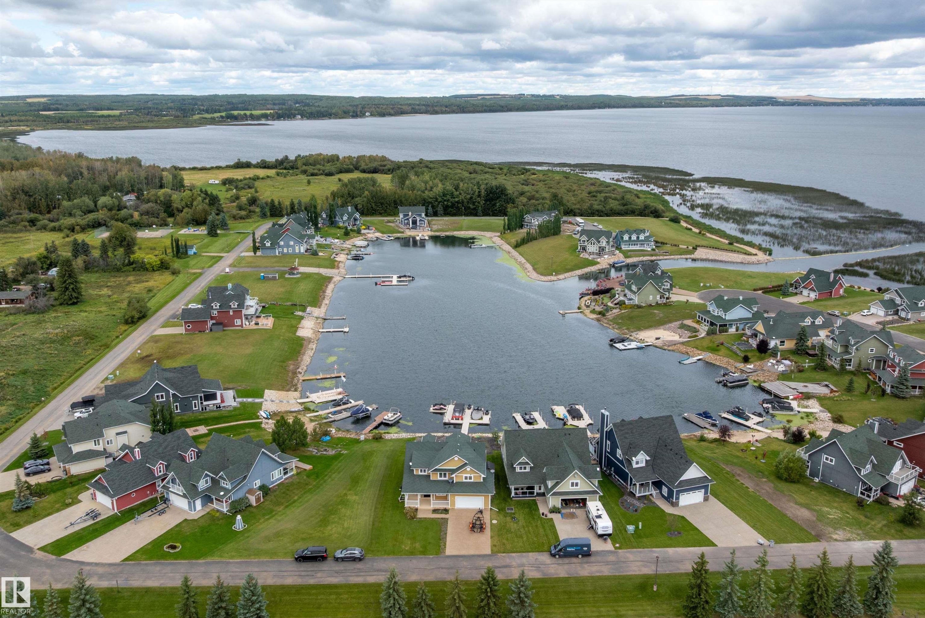 36 Sunset Harbour, Rural Wetaskiwin County, AB