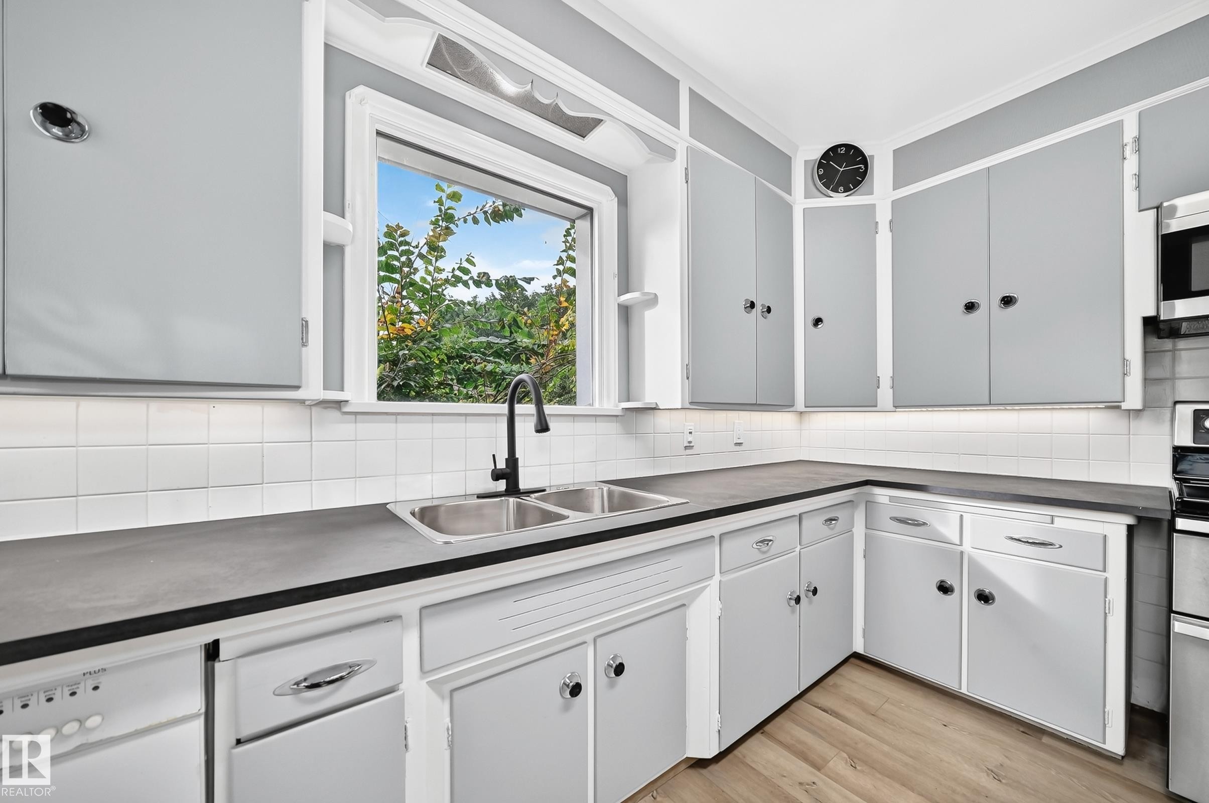 House Kitchen - 12045 64 Street Nw, Edmonton, AB