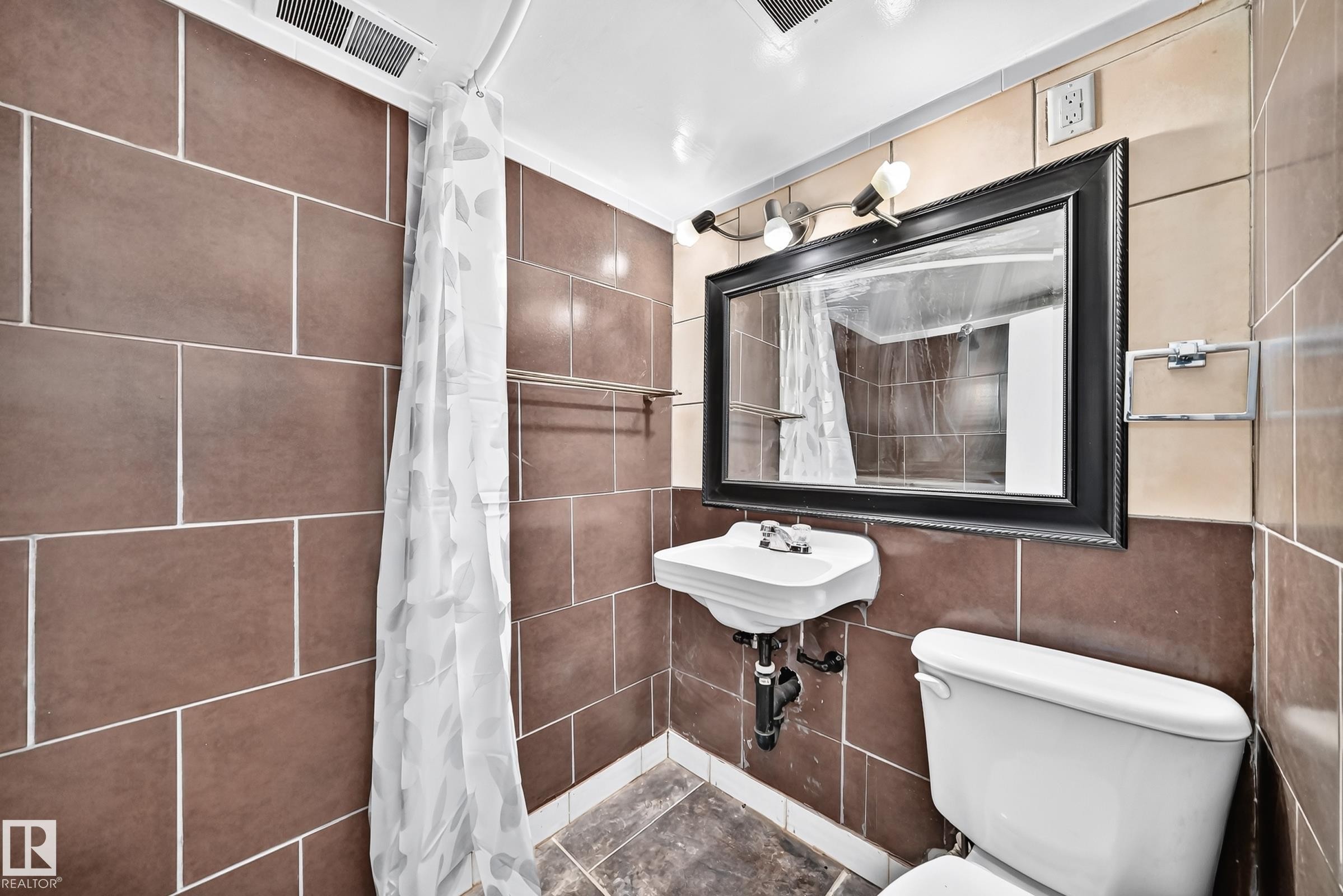 3 Piece Bathroom in Basement - 12045 64 Street Nw, Edmonton, AB