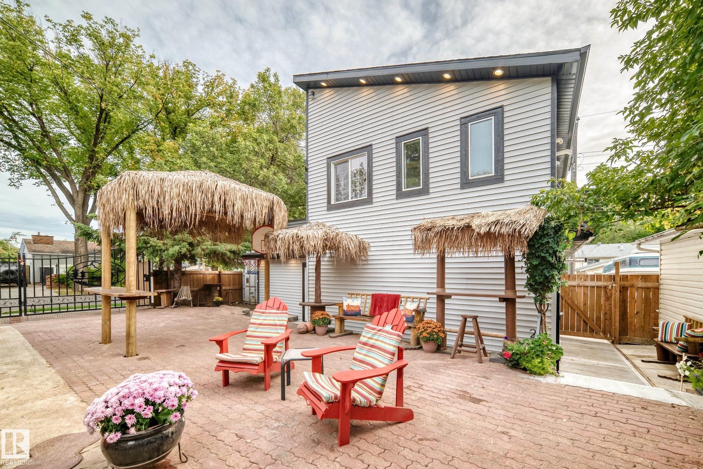 Great Area for Entertaining - 12045 64 Street Nw, Edmonton, AB