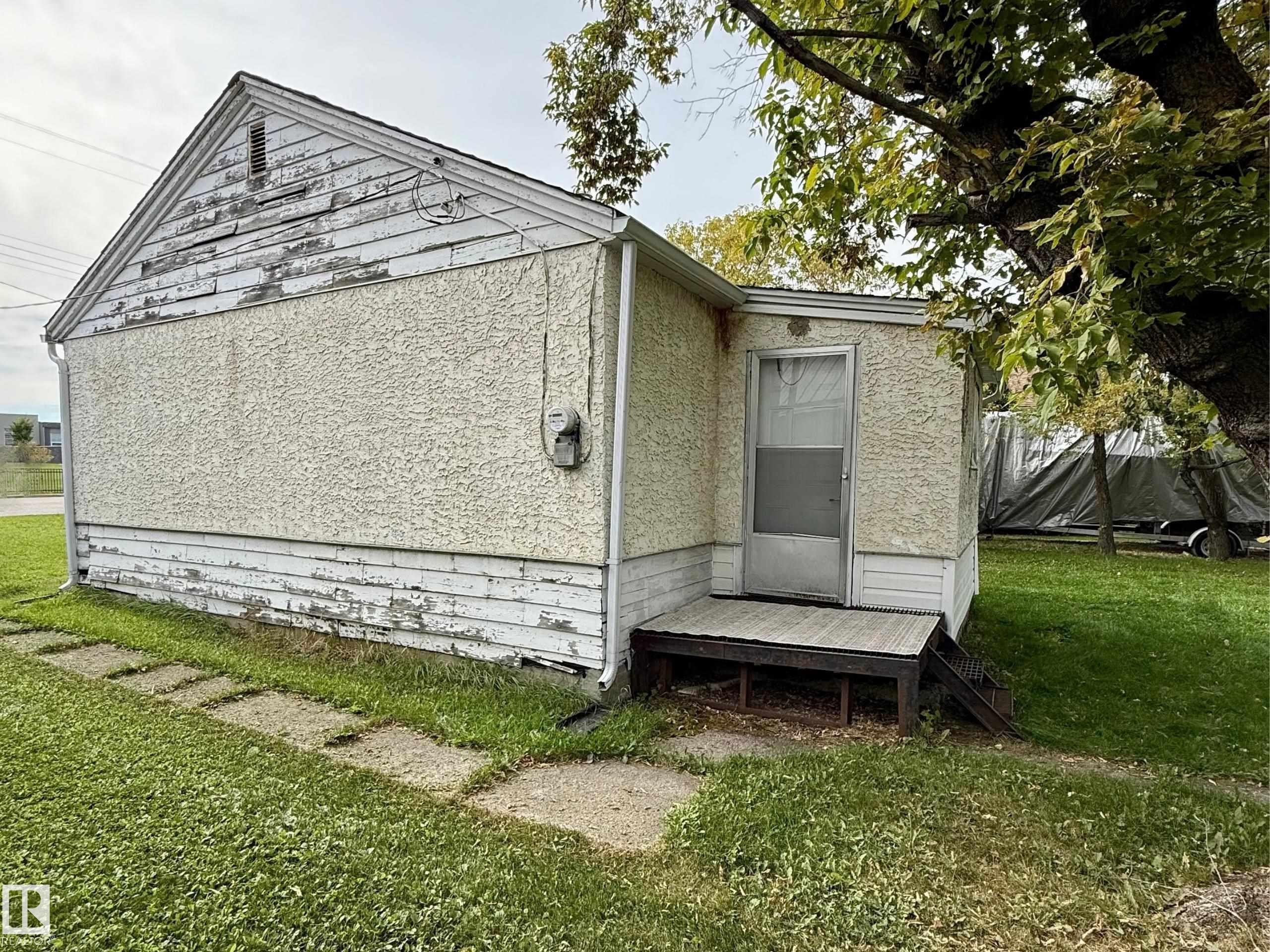 806 16 Avenue, Cold Lake, AB