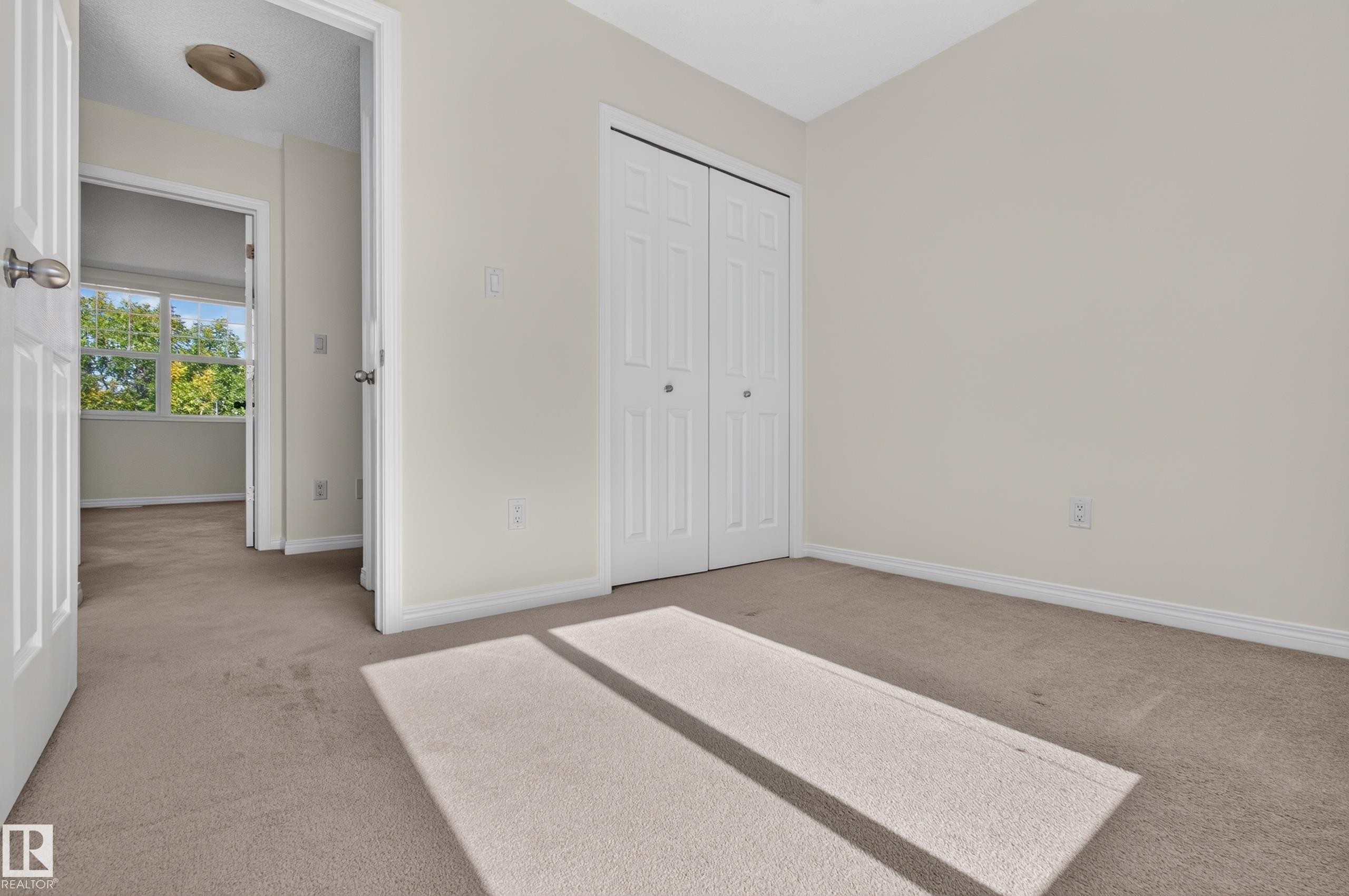 Neutral-toned carpeting throughout - 6933 21A Avenue Sw, Edmonton, AB