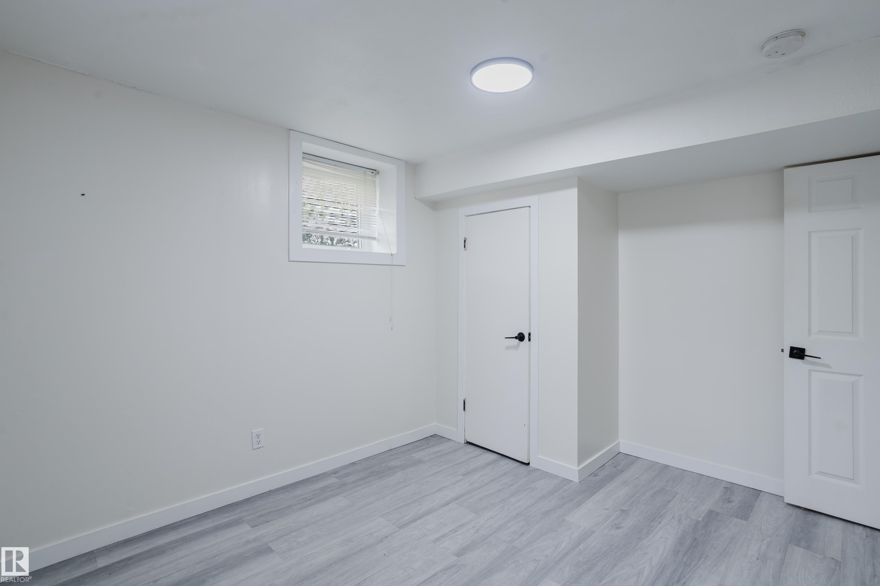 Recessed window with privacy blinds - 11134 11138 116 Street Nw, Edmonton, AB