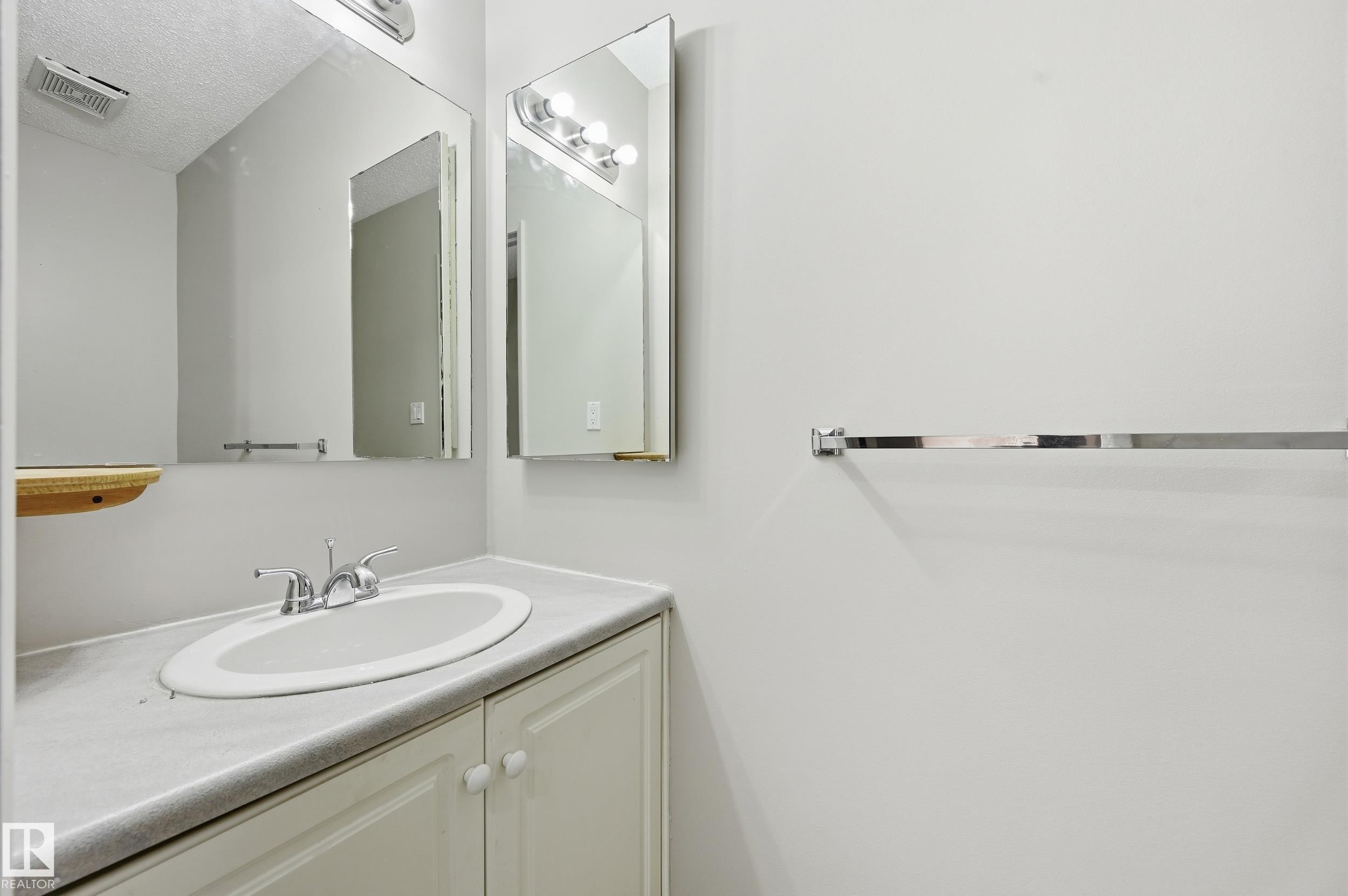 13210 39A Street Nw, Edmonton, AB