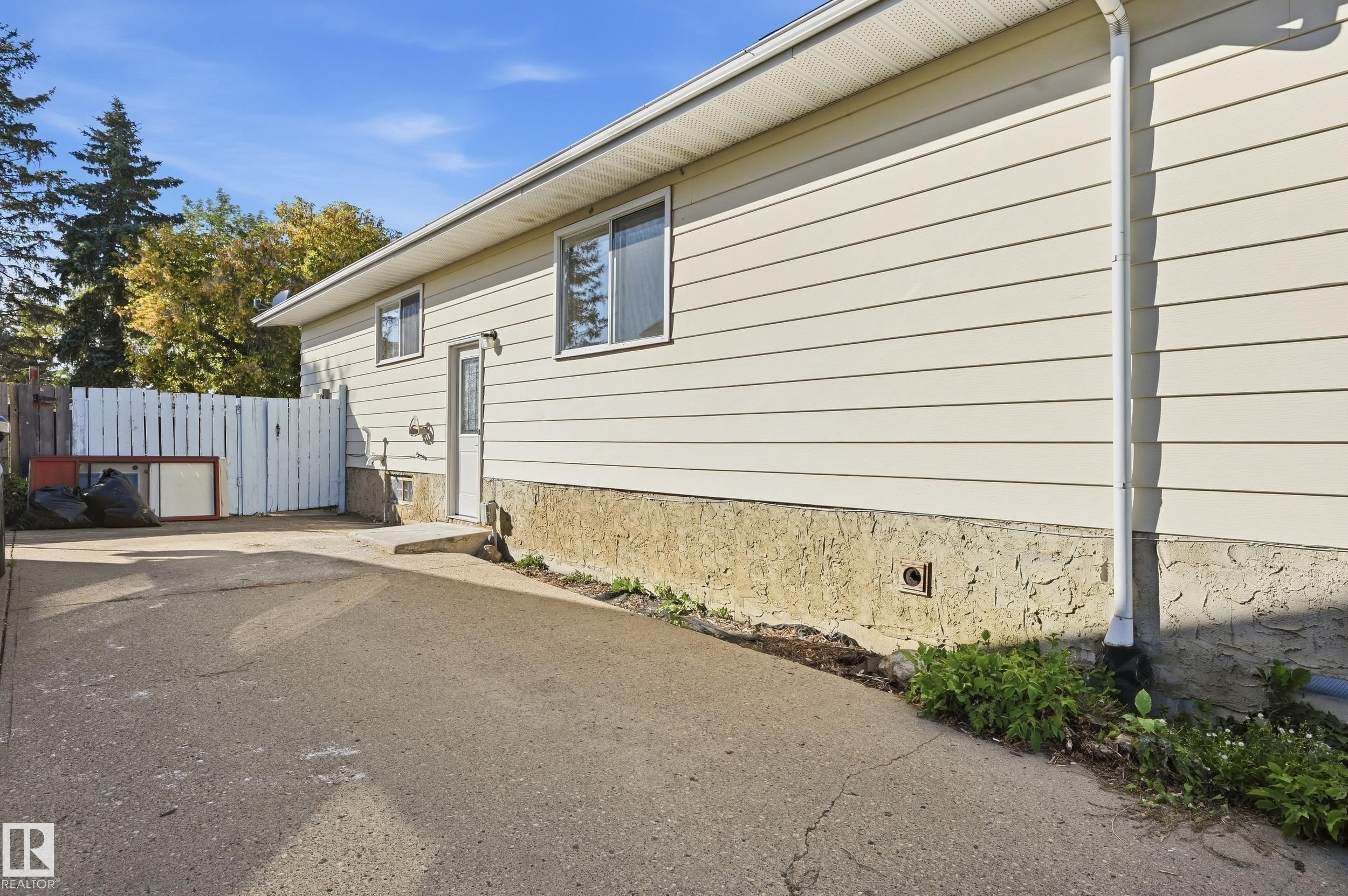 13210 39A Street Nw, Edmonton, AB