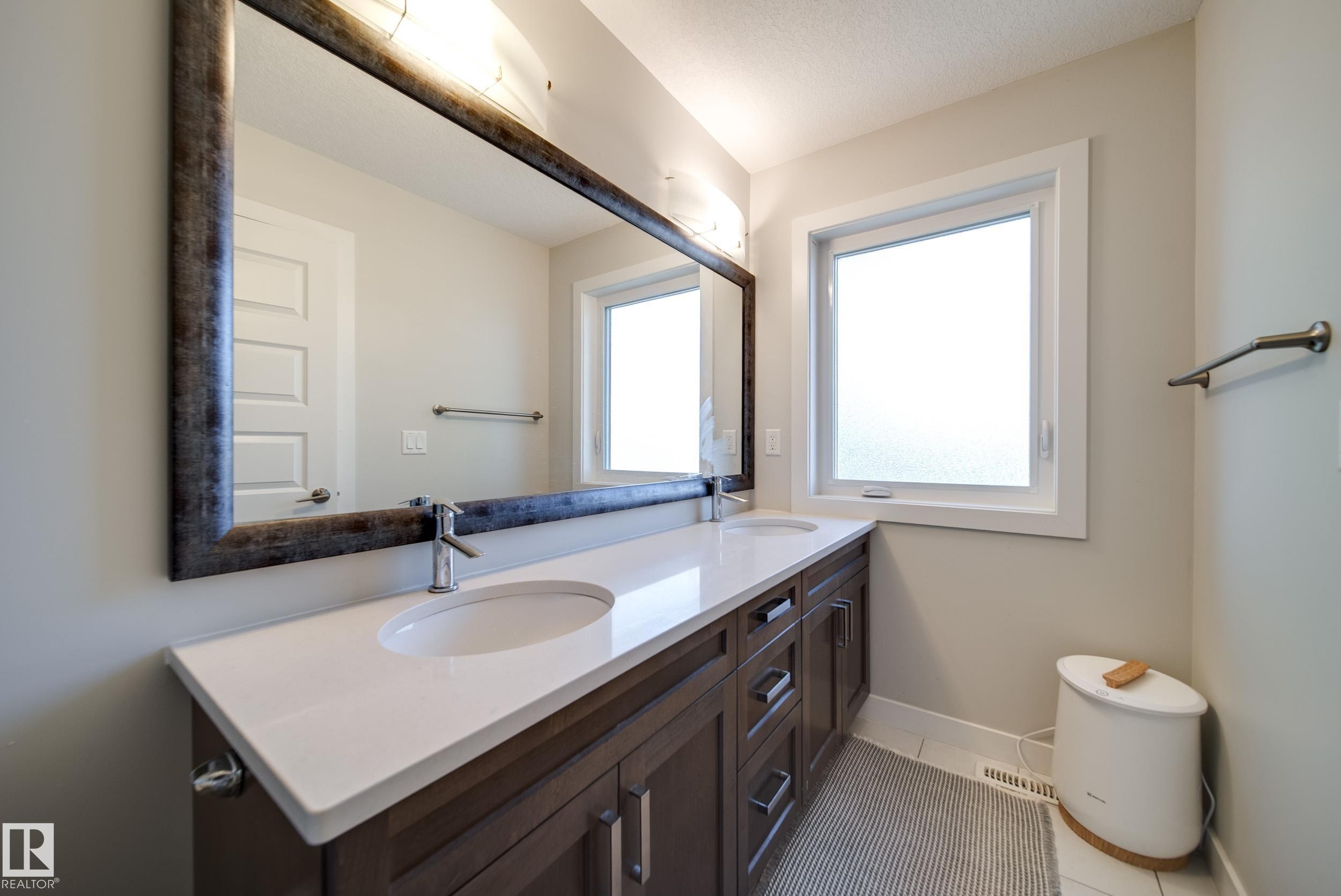 10328 83 Street Nw, Edmonton, AB