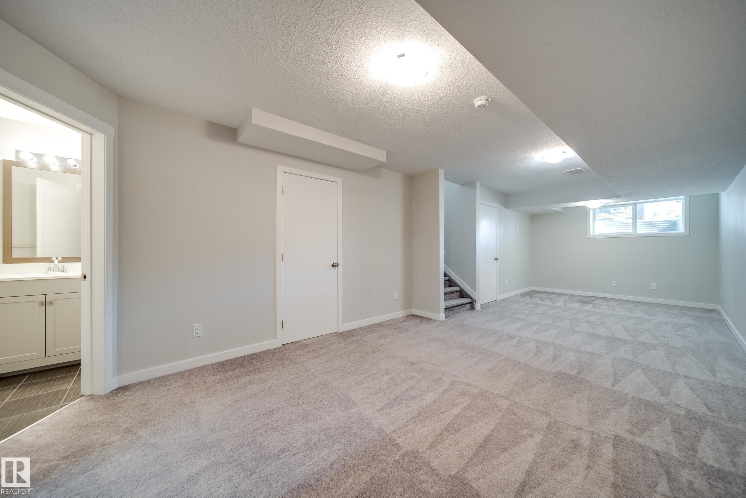 10328 83 Street Nw, Edmonton, AB