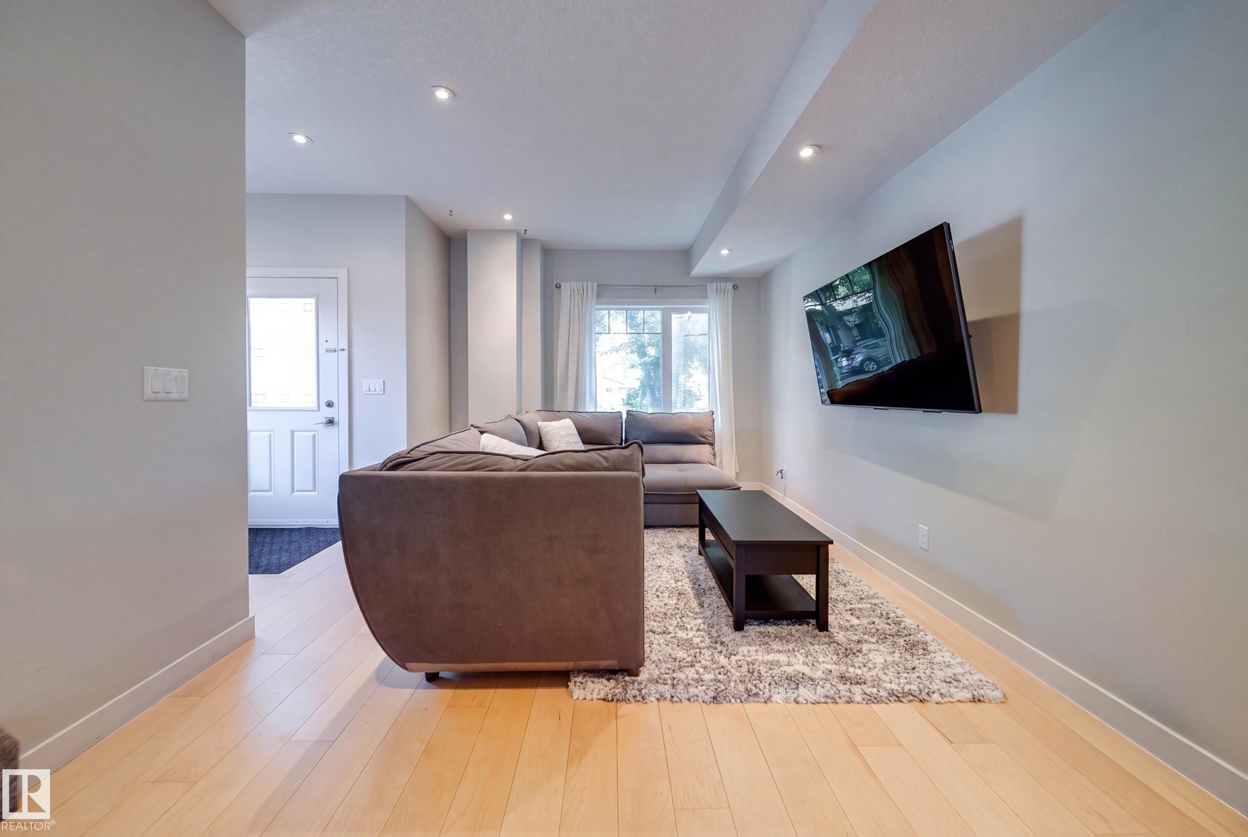 10328 83 Street Nw, Edmonton, AB