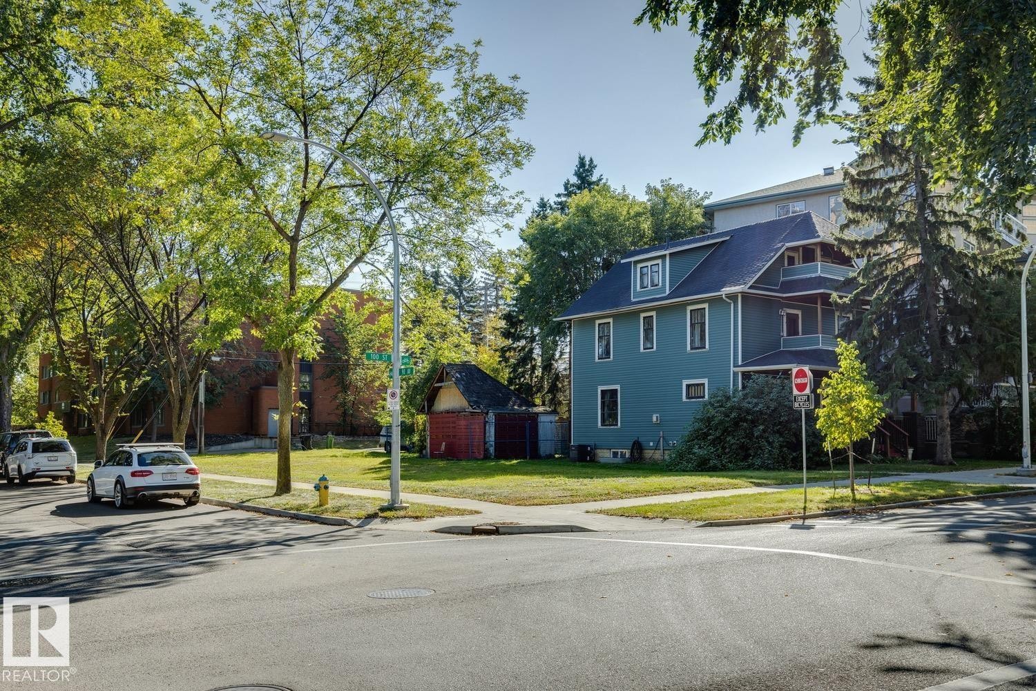 8925 100 Street Nw, Edmonton, AB