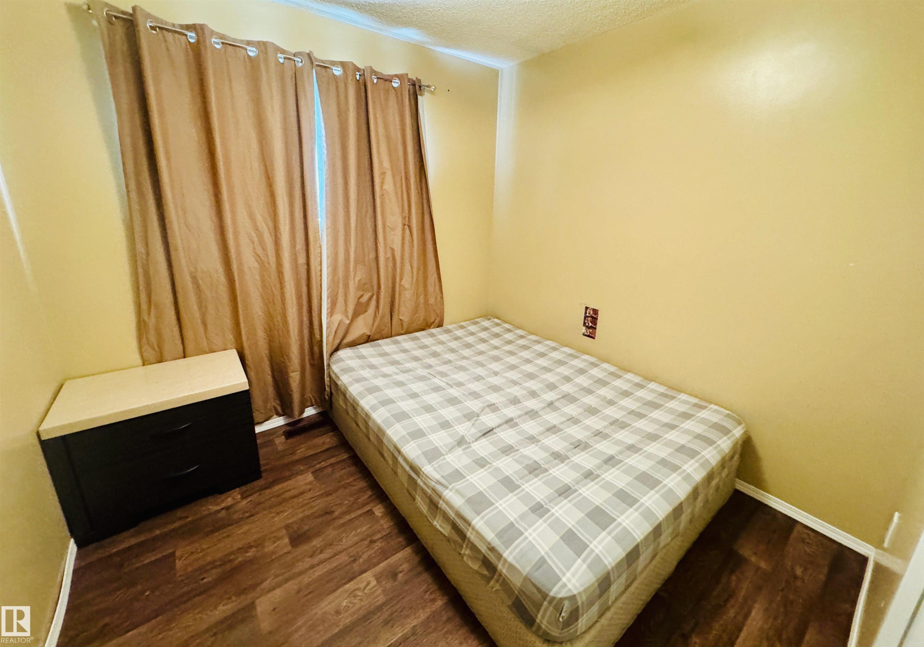 4210 48 Avenue, St. Paul Town, AB - Indoor Photo Showing Bedroom