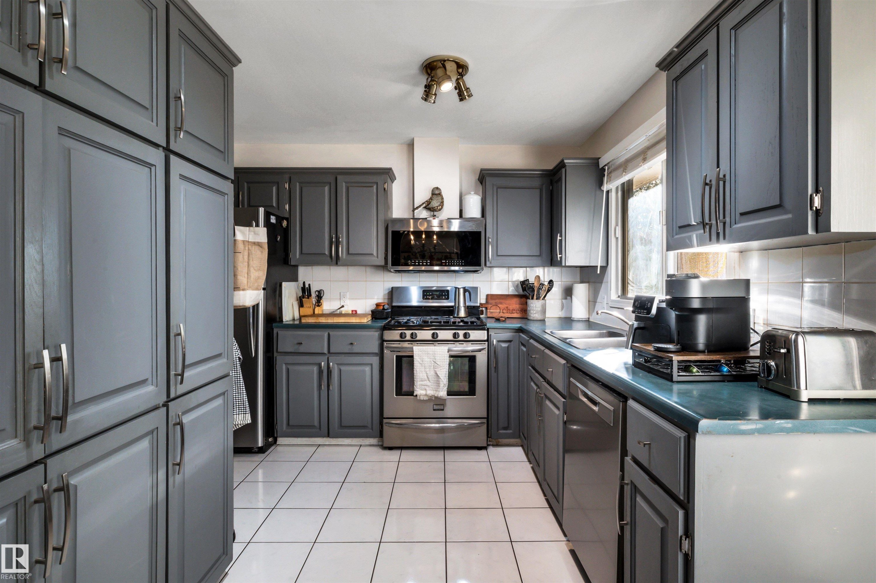 10332 29 Street Nw, Edmonton, AB