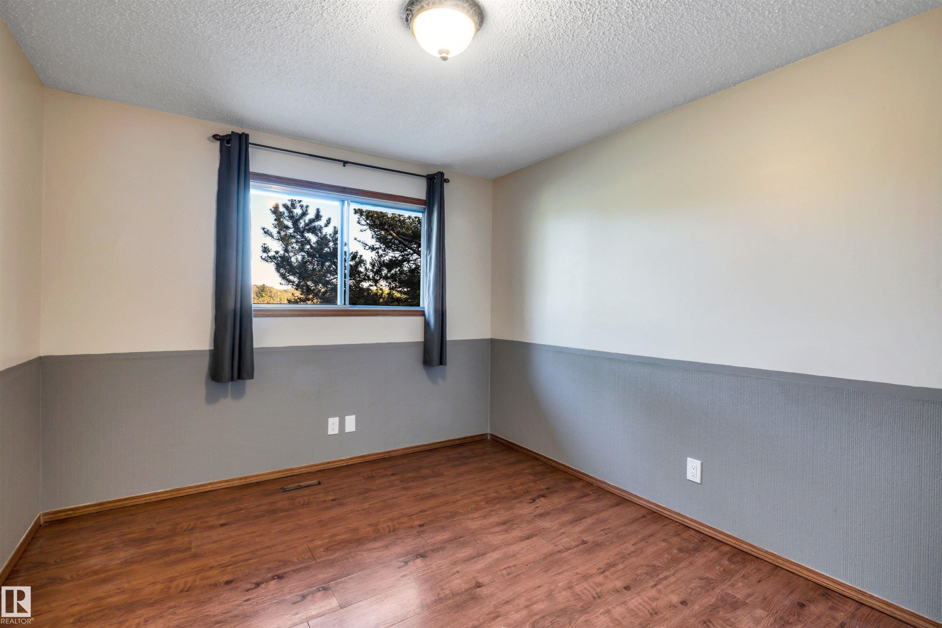 10332 29 Street Nw, Edmonton, AB