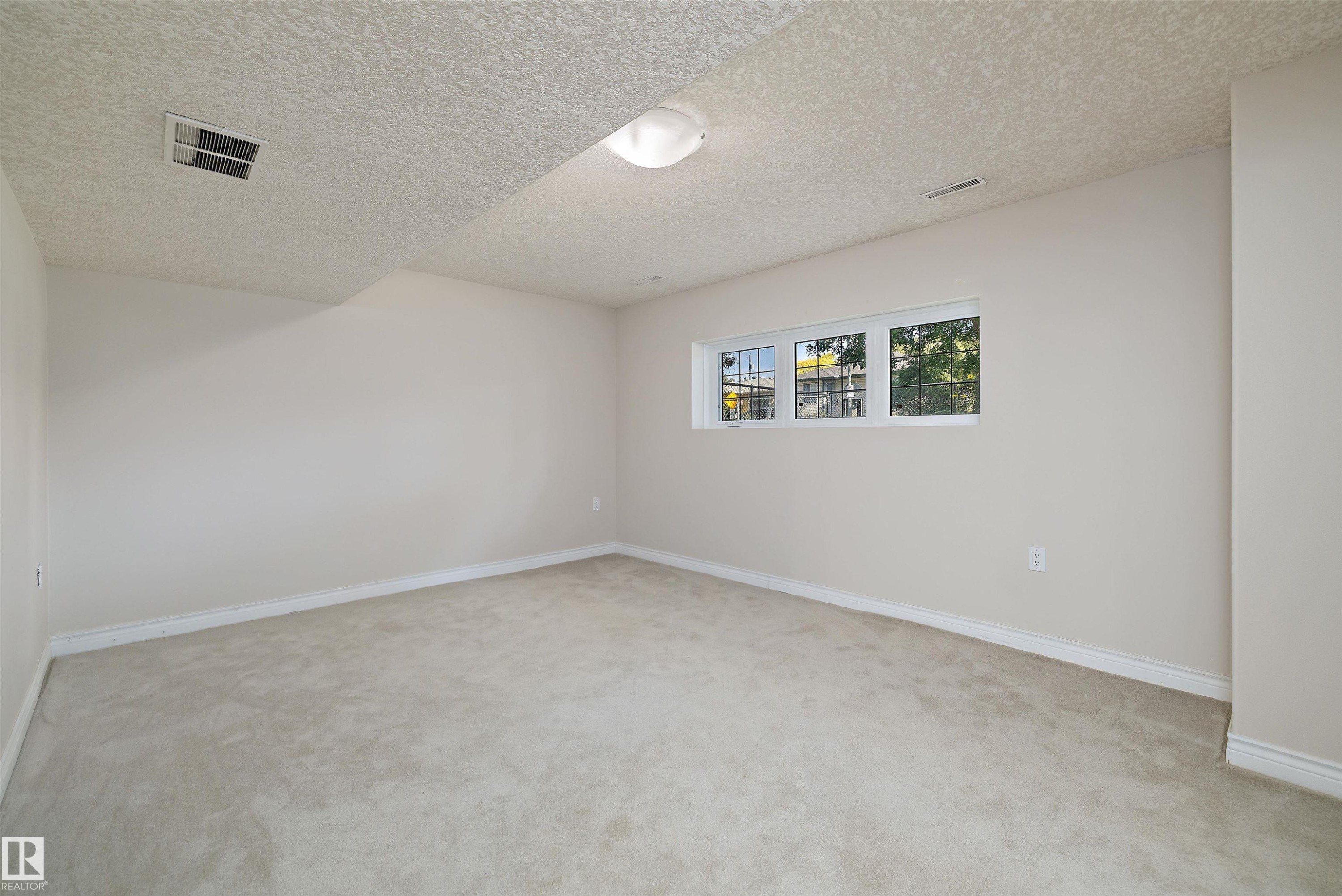 12132 92 Street Nw, Edmonton, AB