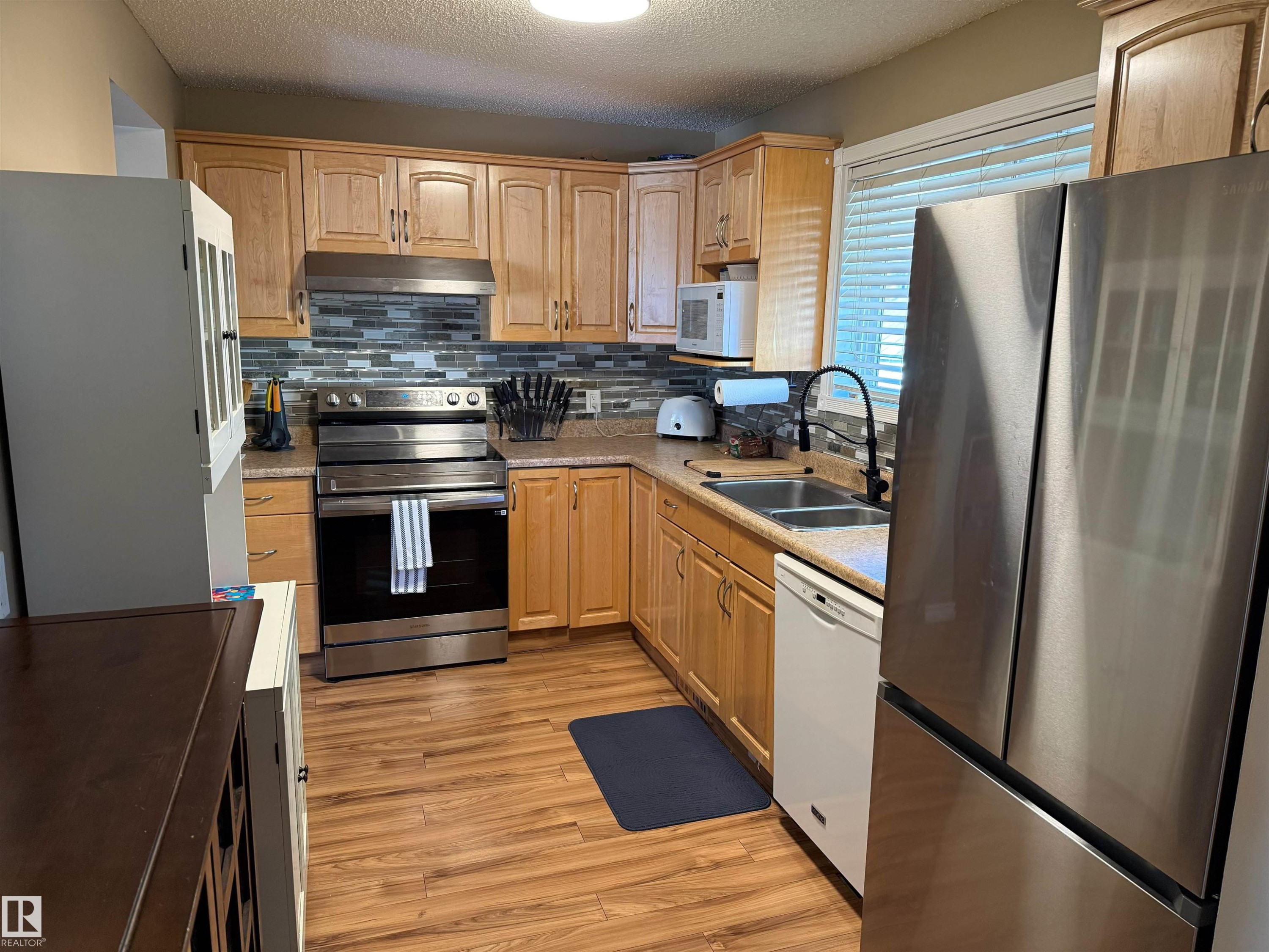 18207 74 Avenue Nw, Edmonton, AB