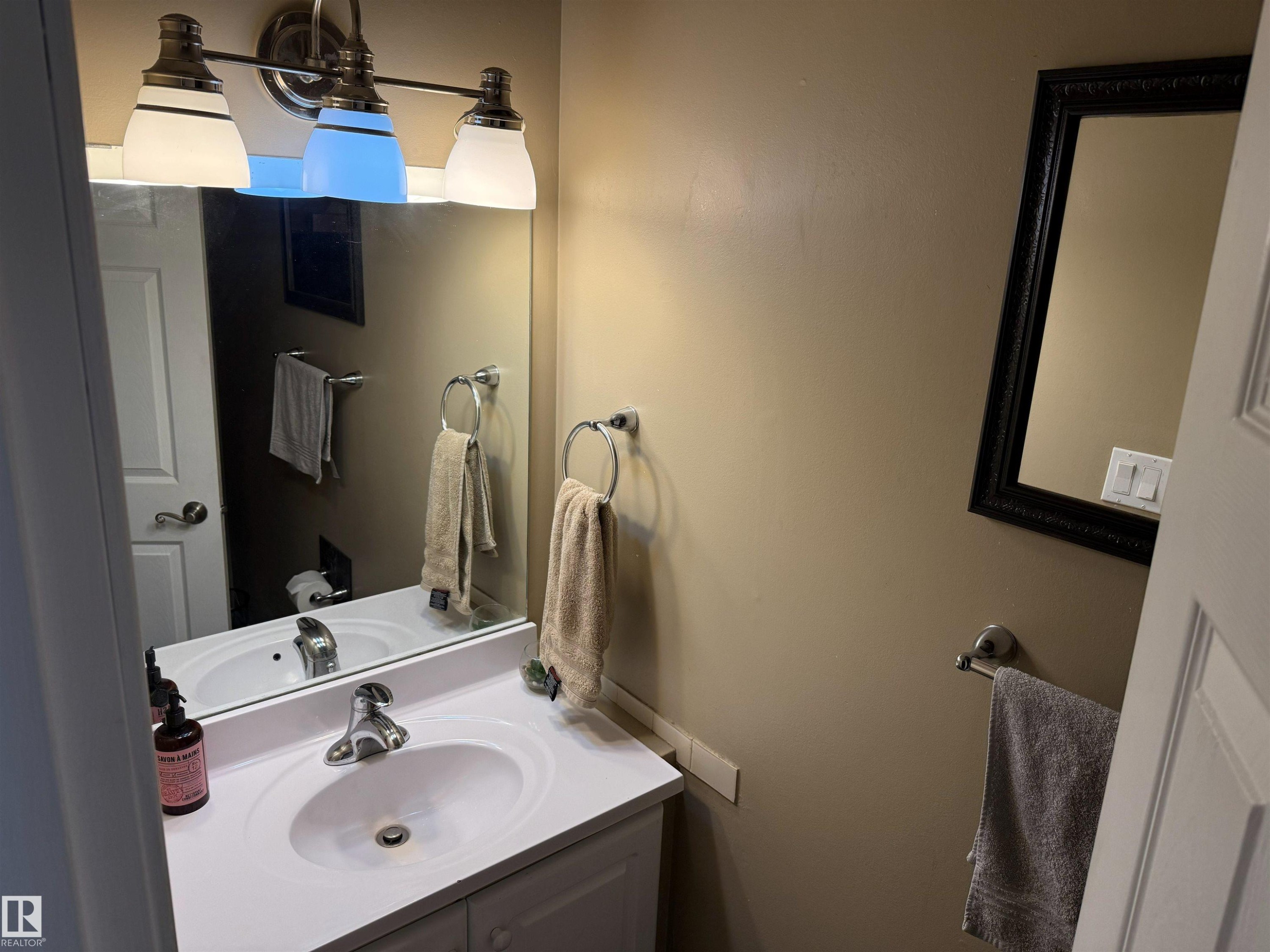 18207 74 Avenue Nw, Edmonton, AB