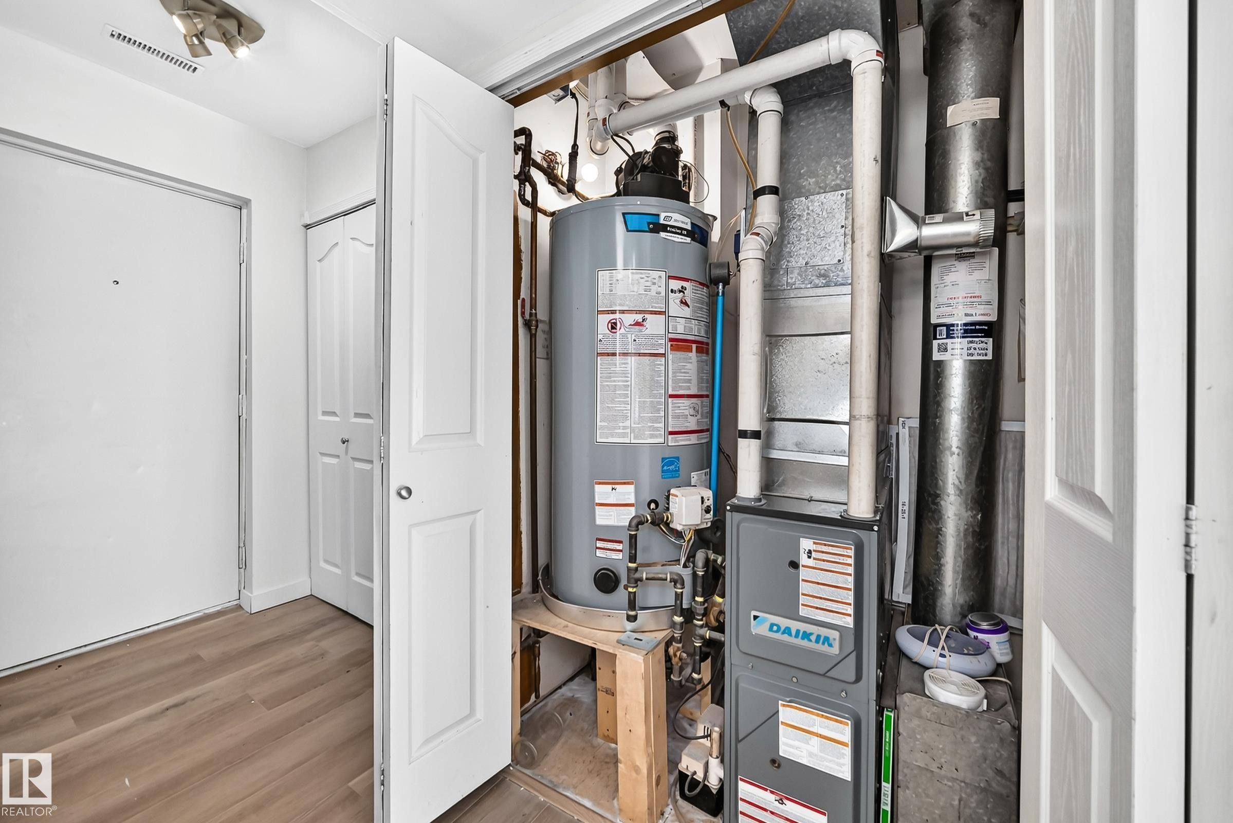 Water heater and furnace system in dedicated utility space - 161 Lancaster Terrace Nw, Edmonton, AB