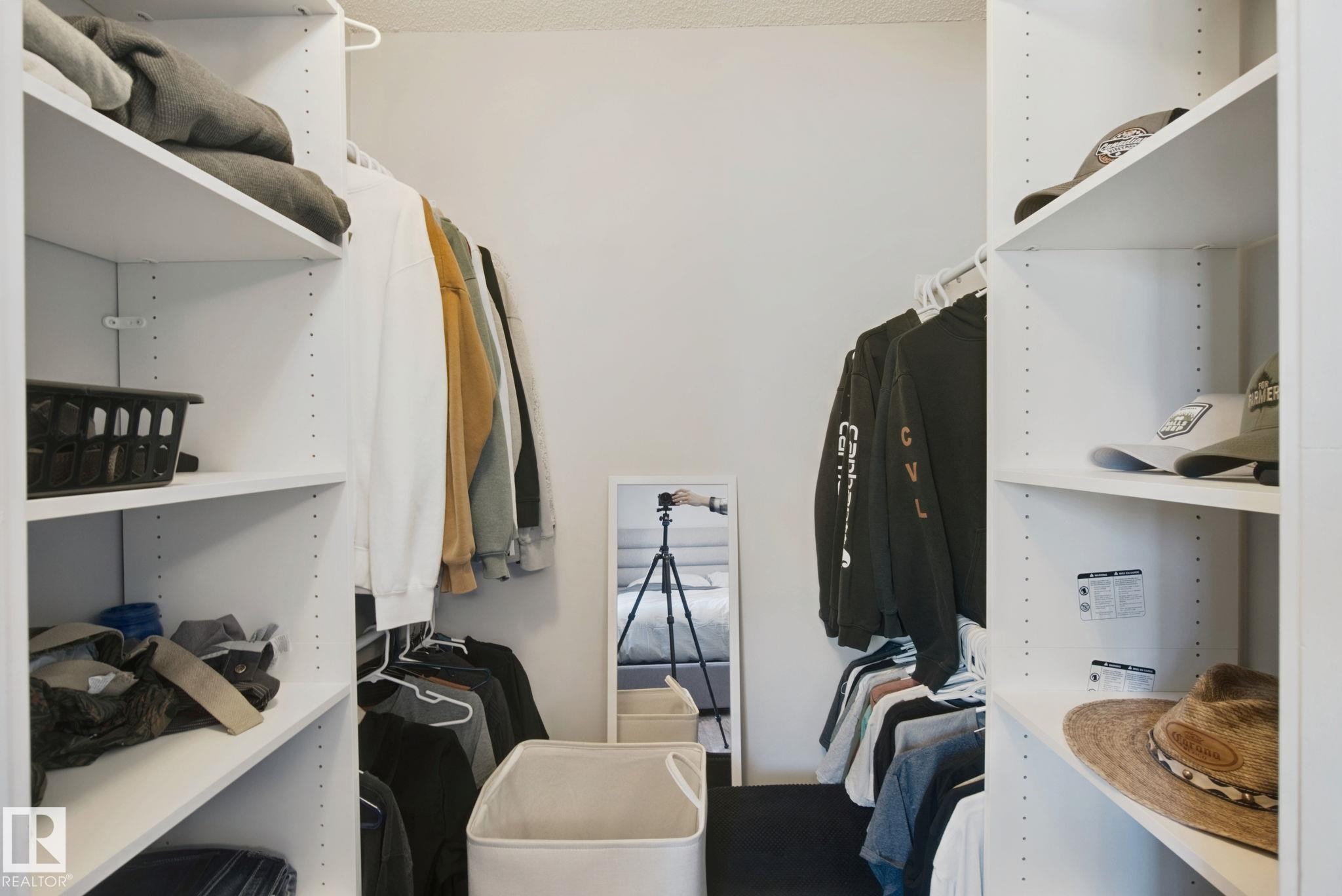 White wall-to-wall shelving with adjustable height options - 38 Menalta Place, Cardiff, AB