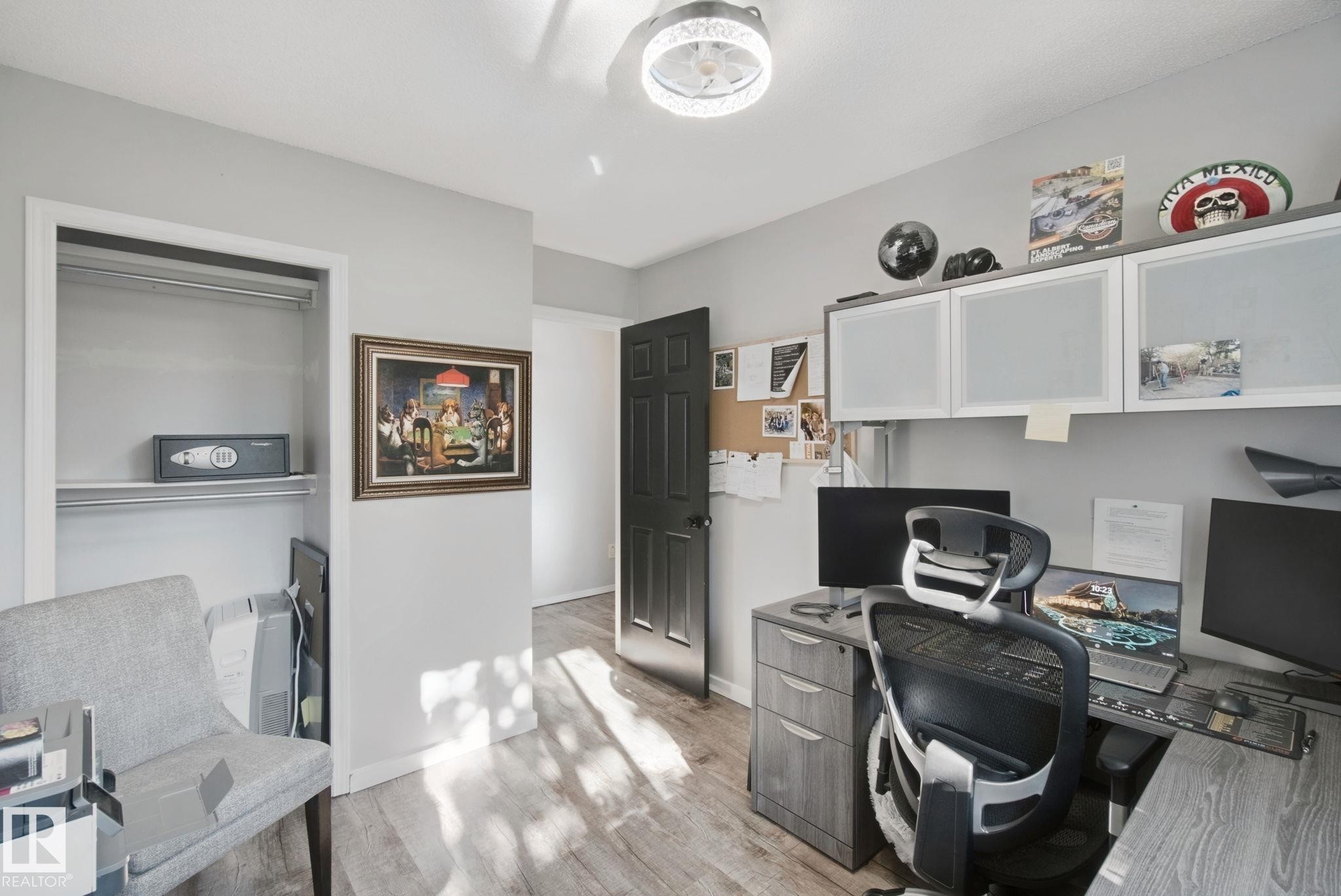 Recessed closet with shelving and hanging rod - 38 Menalta Place, Cardiff, AB