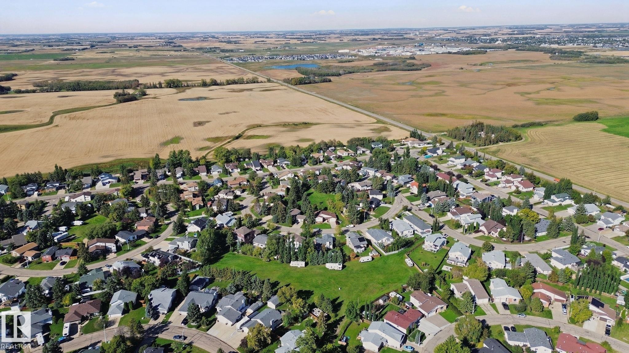 Residential area with established trees and surrounding open fields - 38 Menalta Place, Cardiff, AB