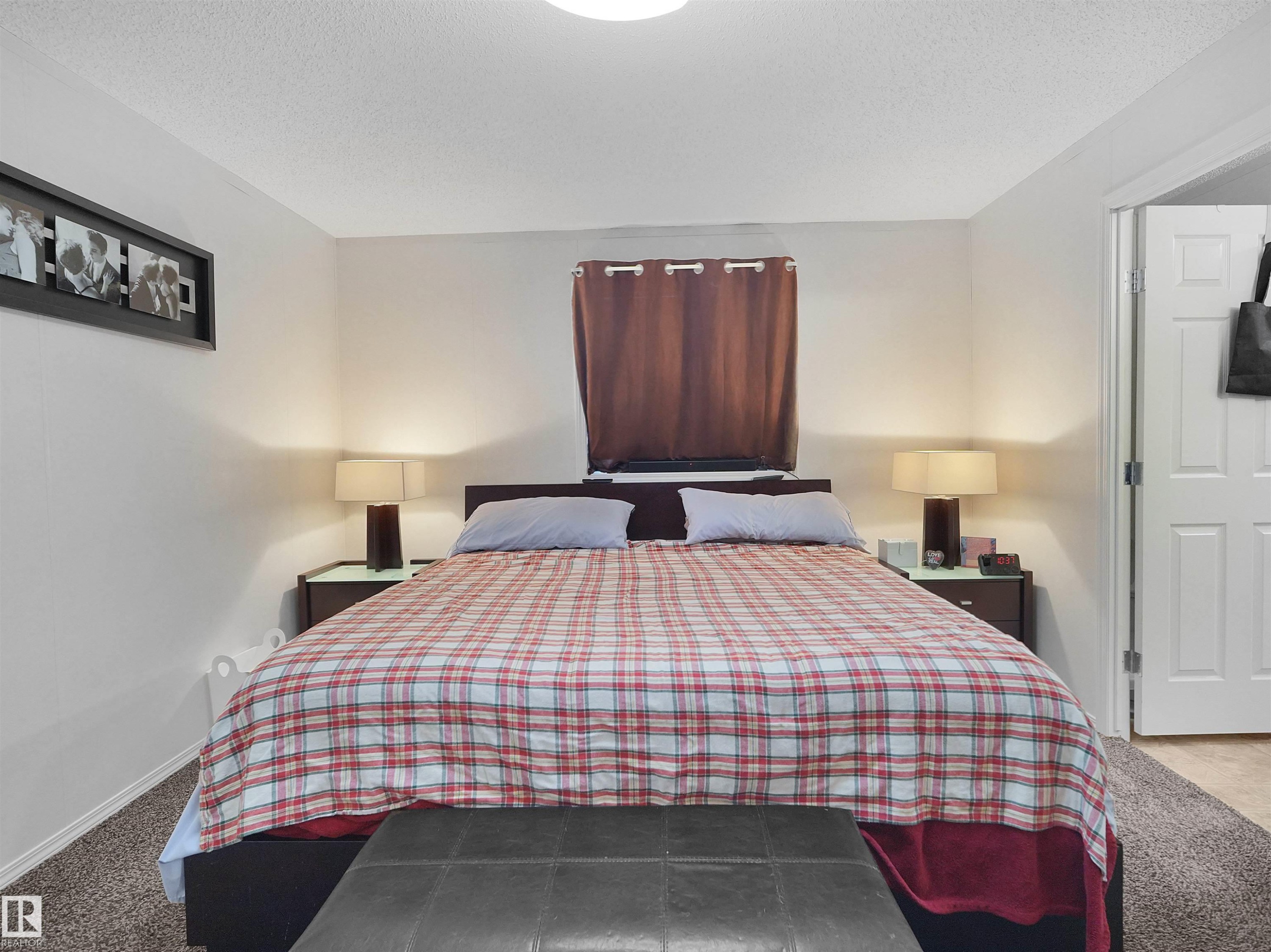Neutral wall colors with textured carpeting - 52 Evergreen Park Northwest, Edmonton, AB