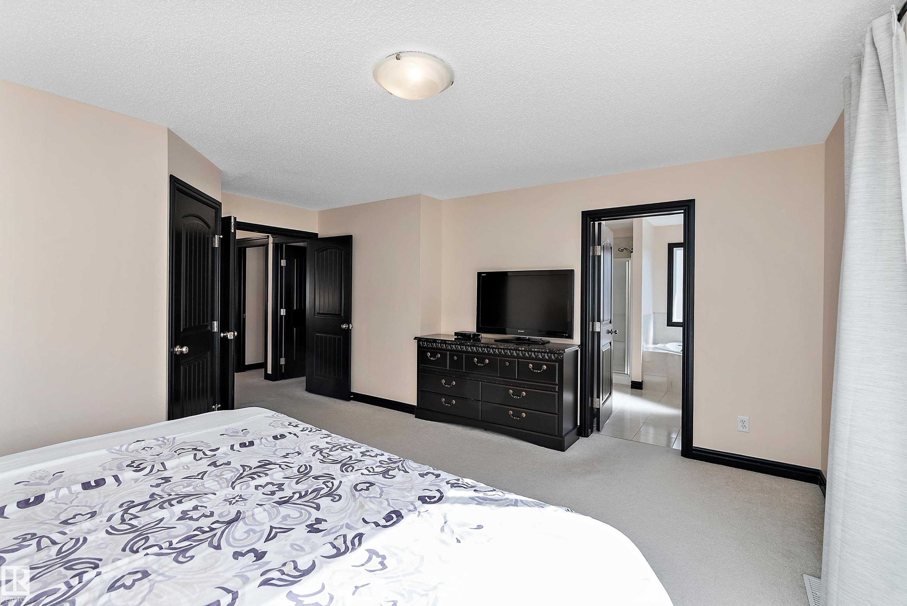 Carpeted flooring, light-toned walls, and recessed lighting - 11515 16 Avenue Sw, Edmonton, AB