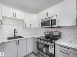 152 LONDONDERRY SQUARE Square NW Edmonton, AB T5C 3C4