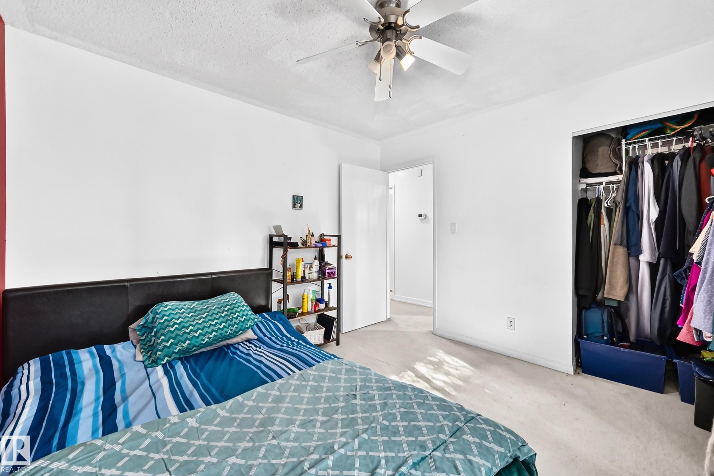 Recessed open closet with storage system - 11007 173A Avenue Nw, Edmonton, AB