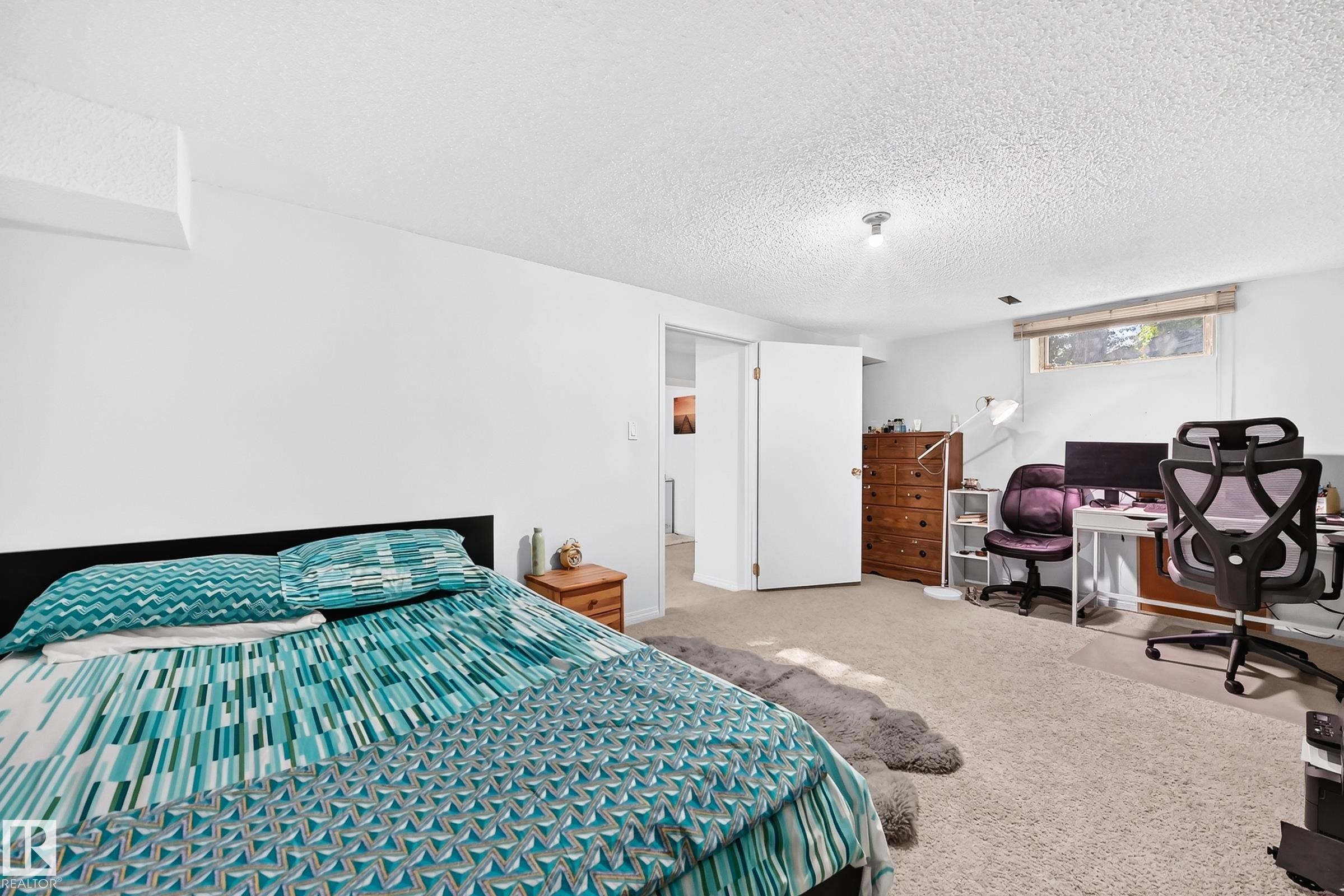 Wall-to-wall carpeting throughout - 11007 173A Avenue Nw, Edmonton, AB