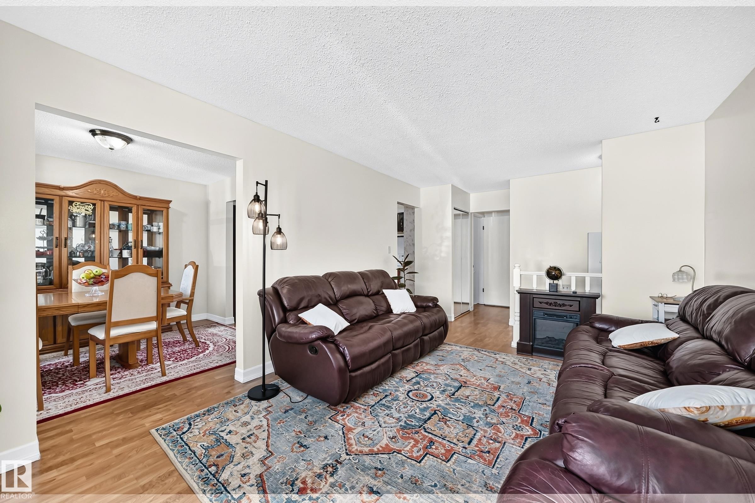 Light-toned walls complement wood-finish flooring - 11007 173A Avenue Nw, Edmonton, AB