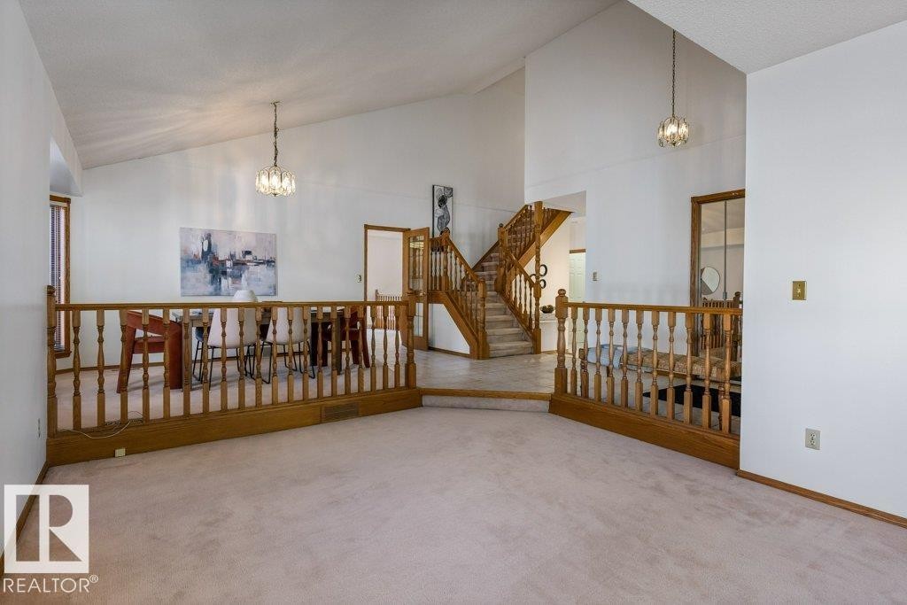 Vaulted ceilings and an open-concept layout - 507 Burton Close Nw, Edmonton, AB