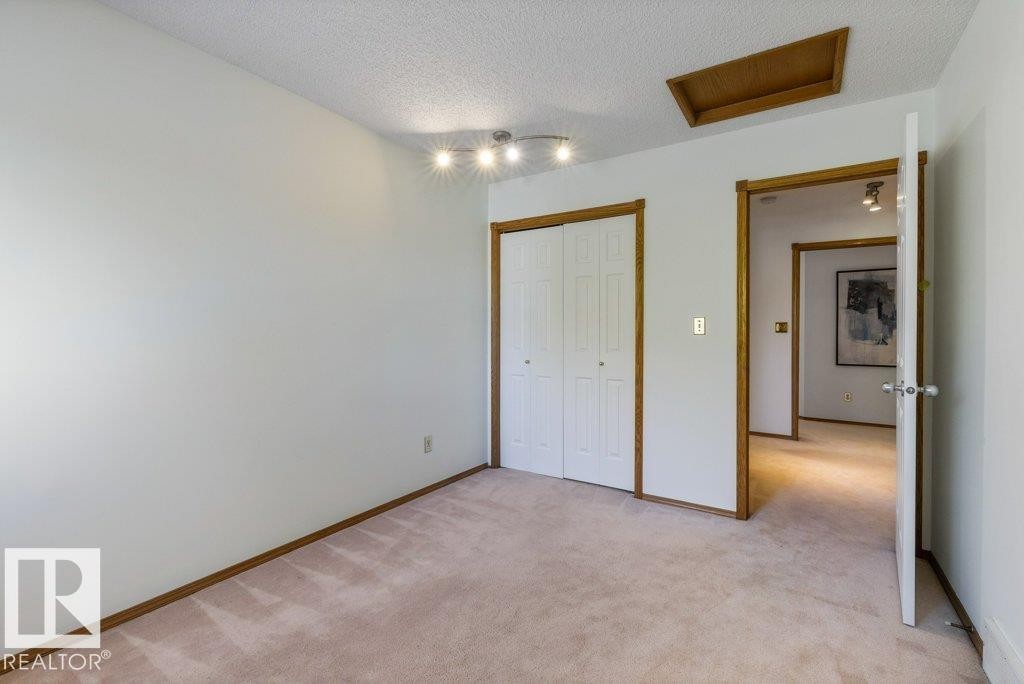 Plush carpeting and white wall finishes - 507 Burton Close Nw, Edmonton, AB