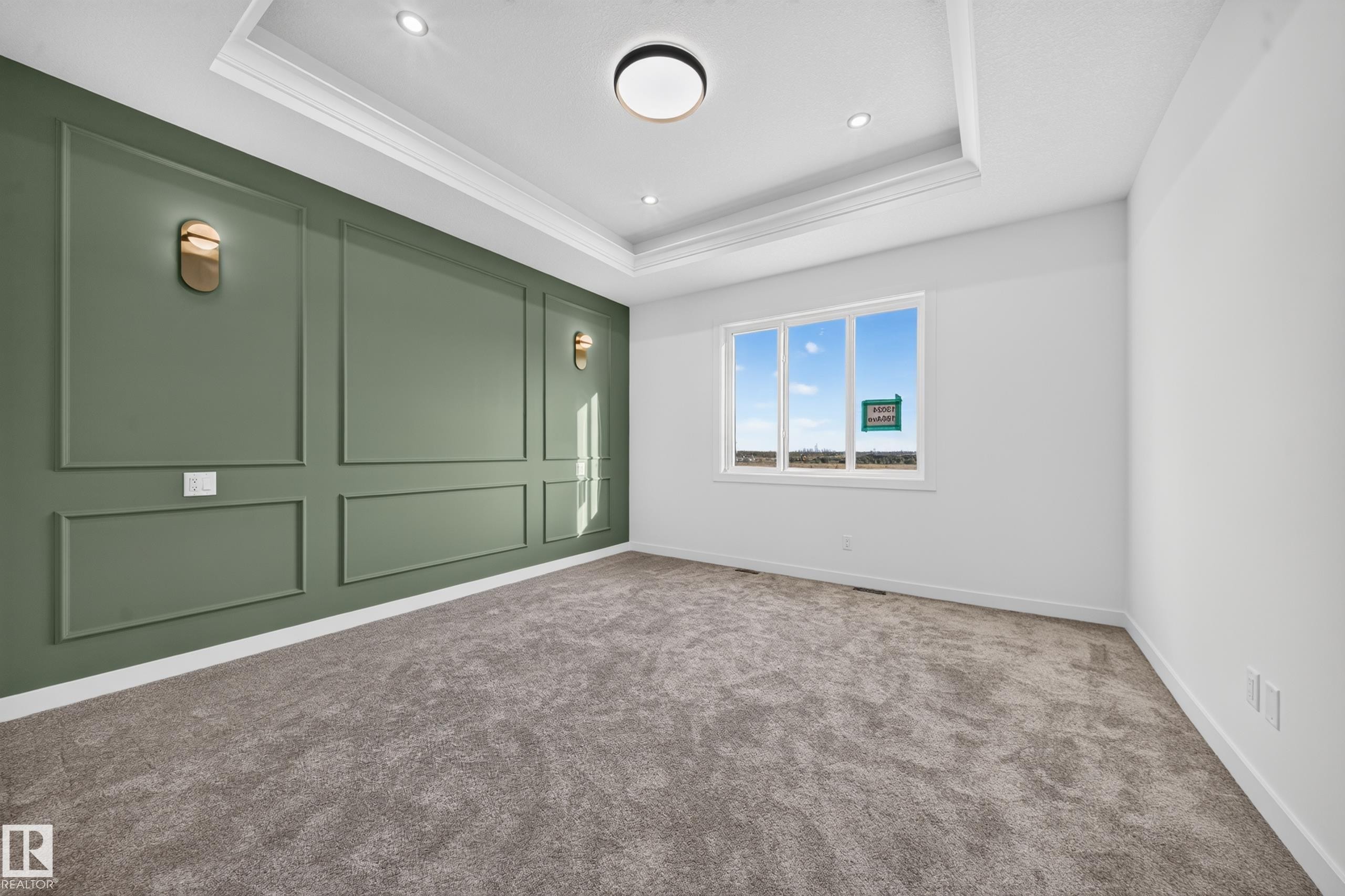 Accent wall with decorative molding and wall sconces - 13024 186 Avene Nw, Edmonton, AB