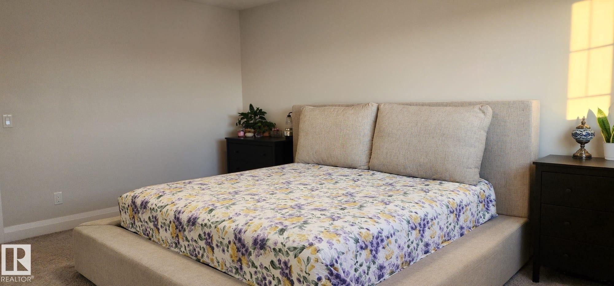 Carpeted flooring with light-toned wall paint - 3779 Cherry Loop Sw, Edmonton, AB