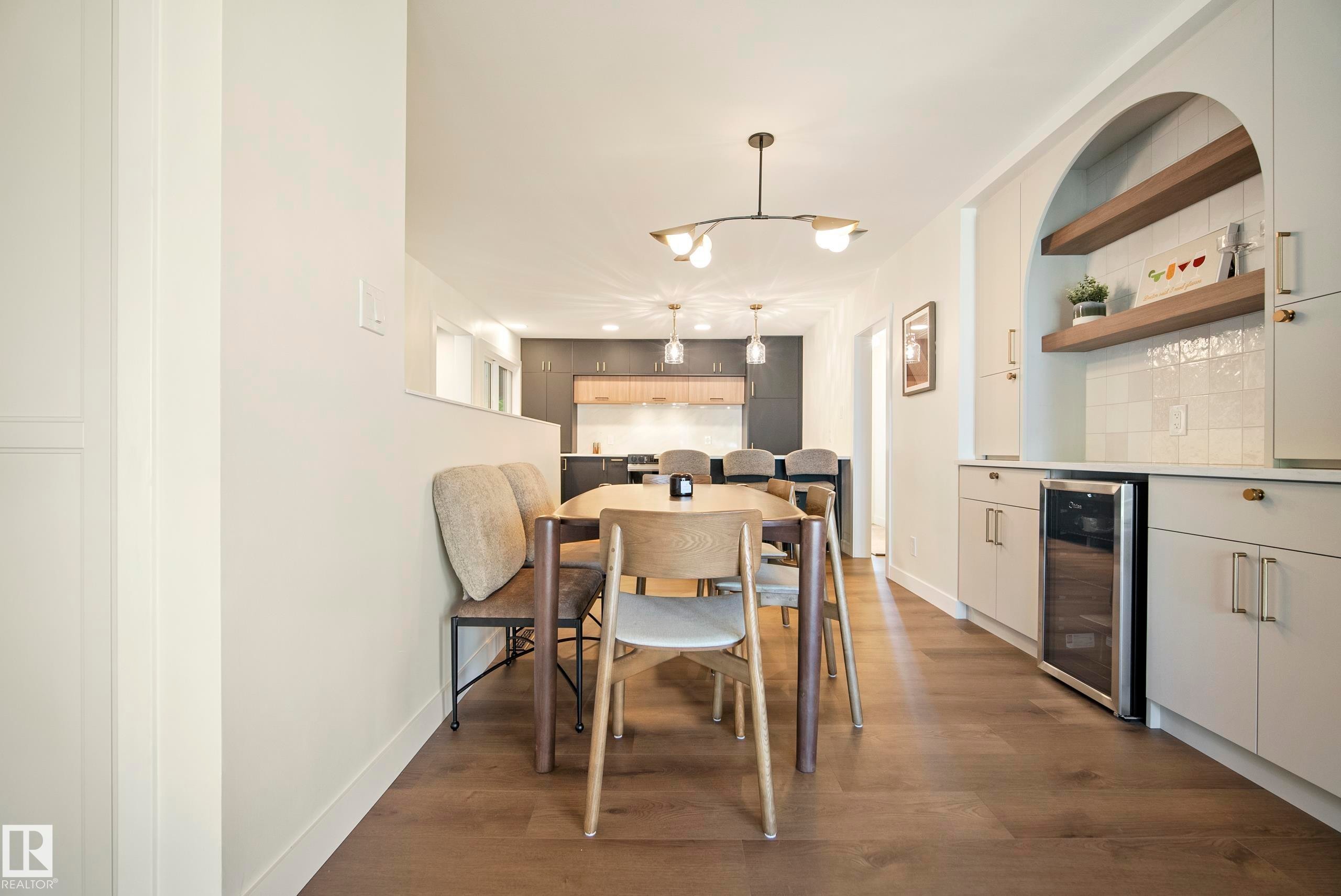 Hardwood-finish flooring, built-in shelving, white tiled backsplash, undercounter beverage refrigerator, and recessed lighting - 10316 42 Street Nw, Edmonton, AB