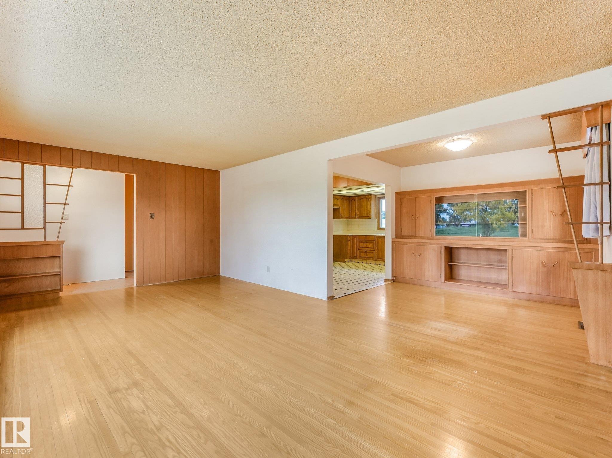 Hardwood flooring, wood paneling, built-in cabinetry, recessed lighting, and a clear window - 5904 94 Avenue Nw, Edmonton, AB