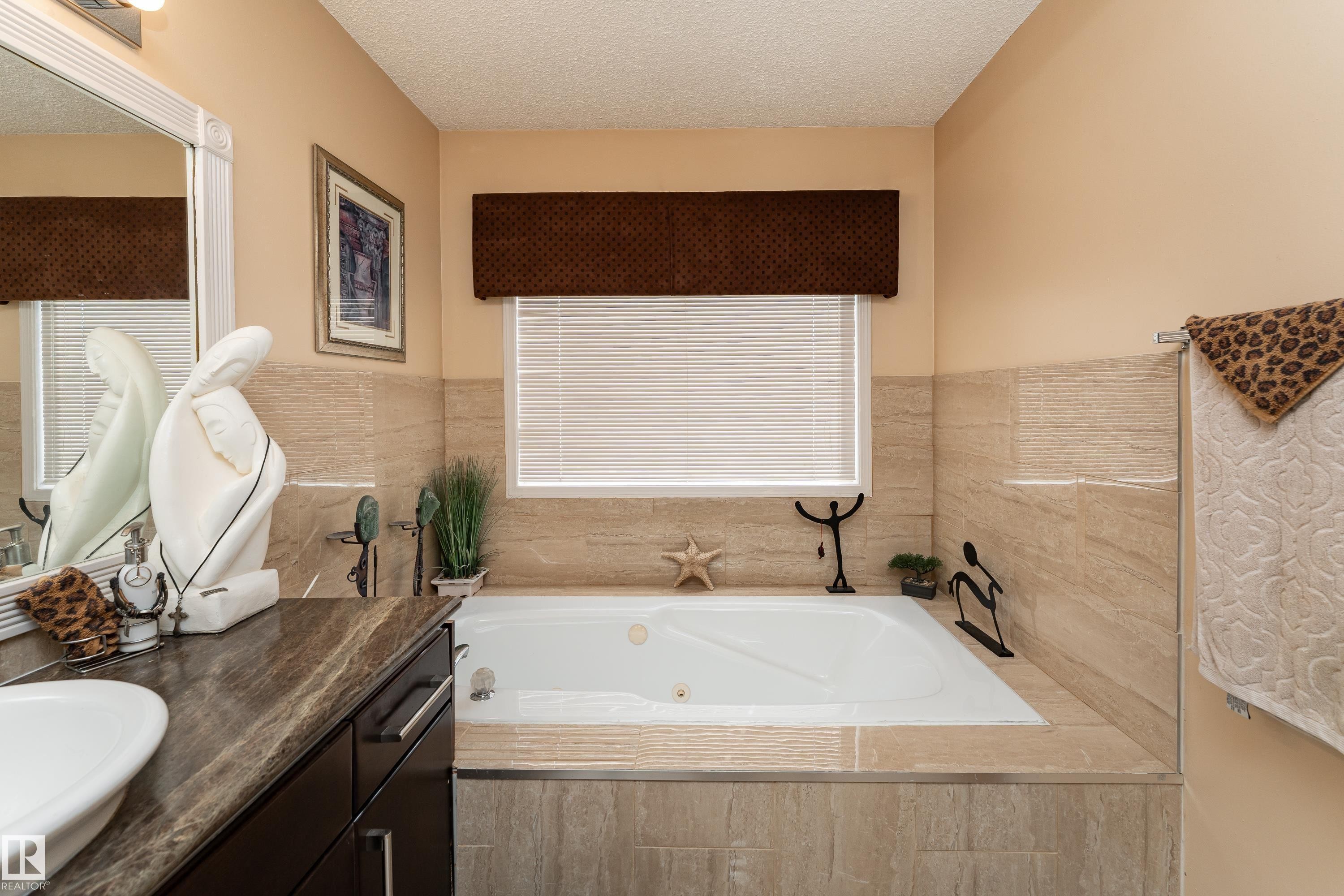 18919 91 Avenue Nw, Edmonton, AB