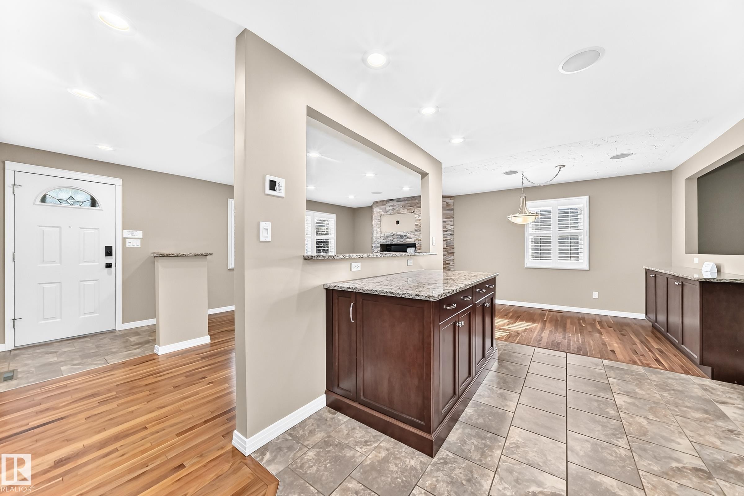 6307 92A Avenue Nw, Edmonton, AB